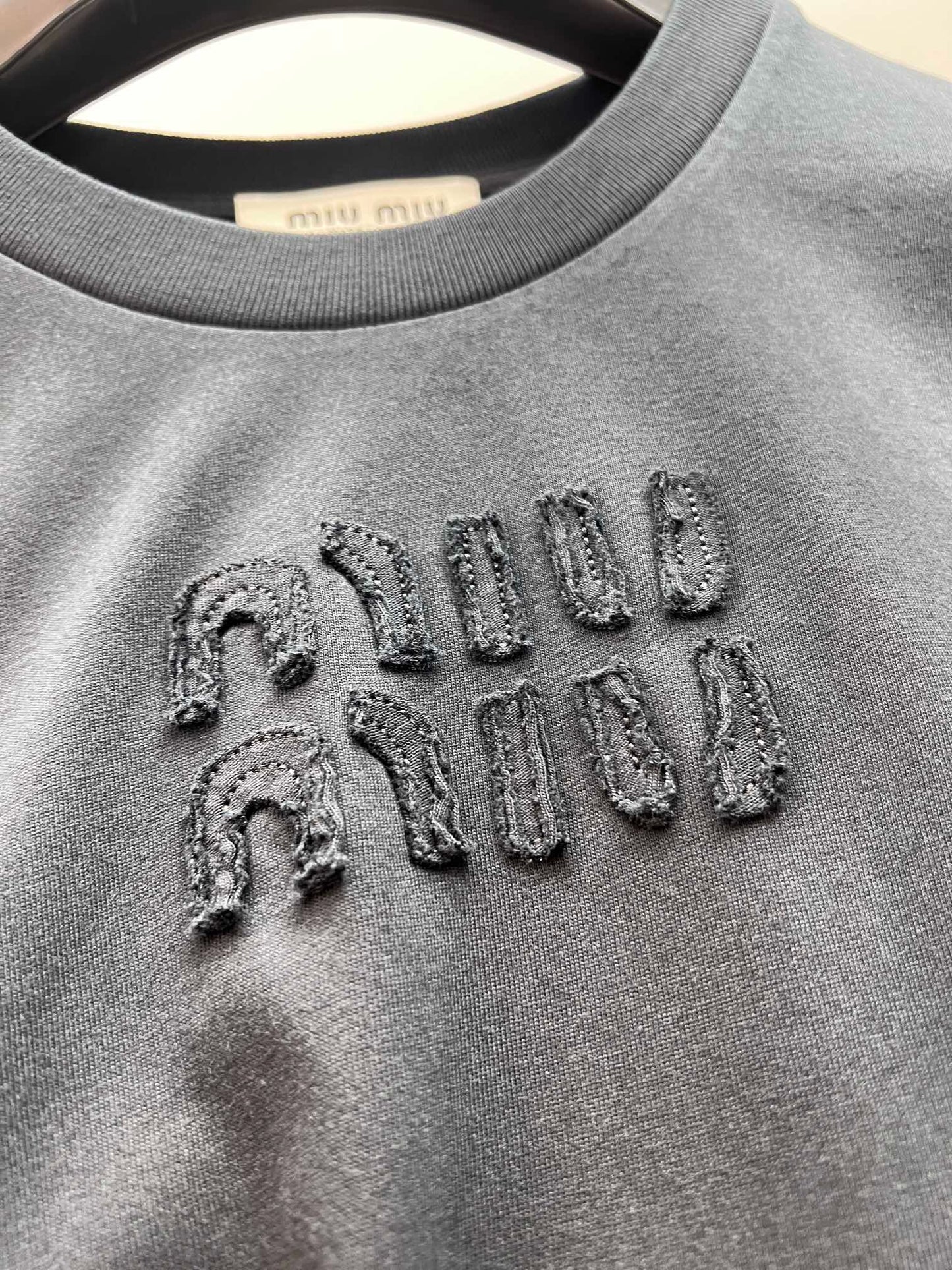 Jersey gris, blanco y negro