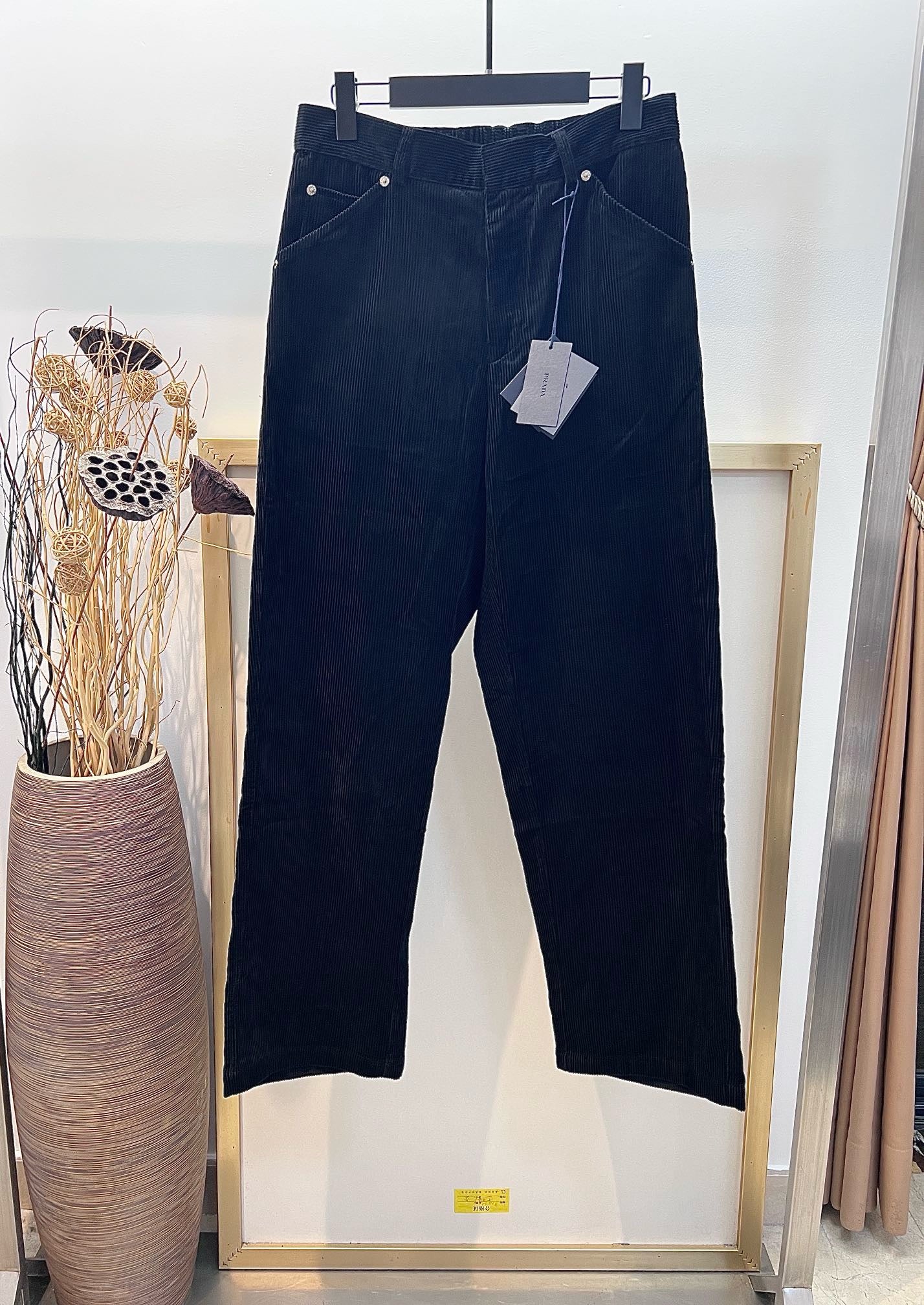 Pantalón marrón y azul