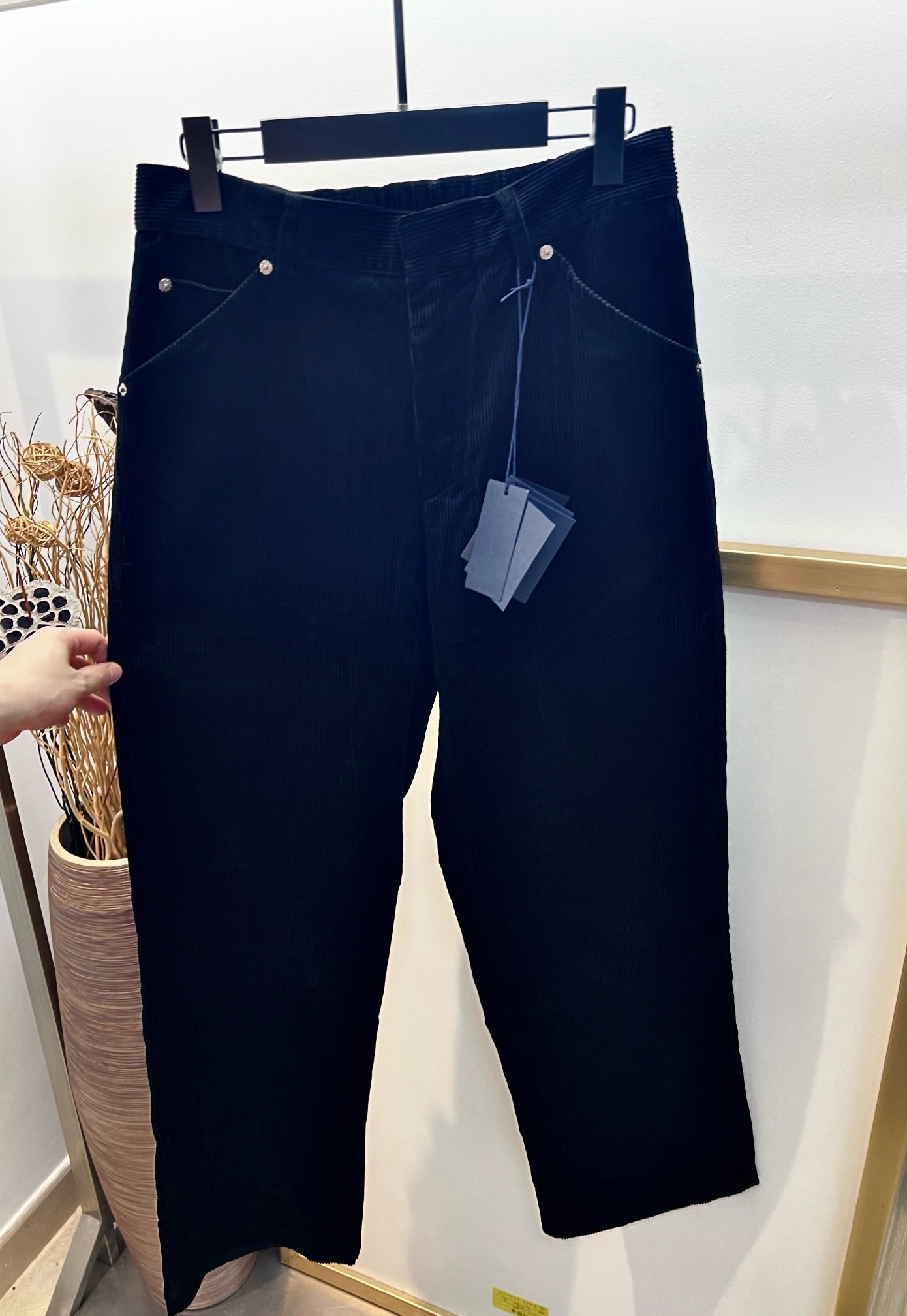 Pantalón marrón y azul