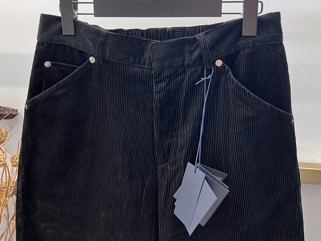 Pantalón marrón y azul