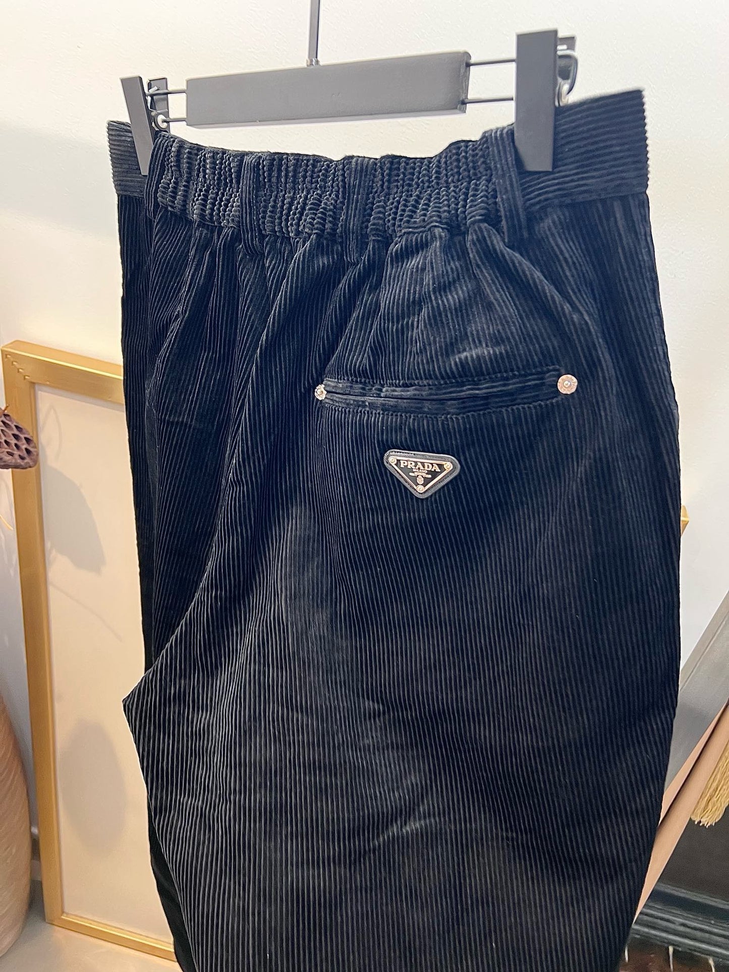 Pantalón marrón y azul