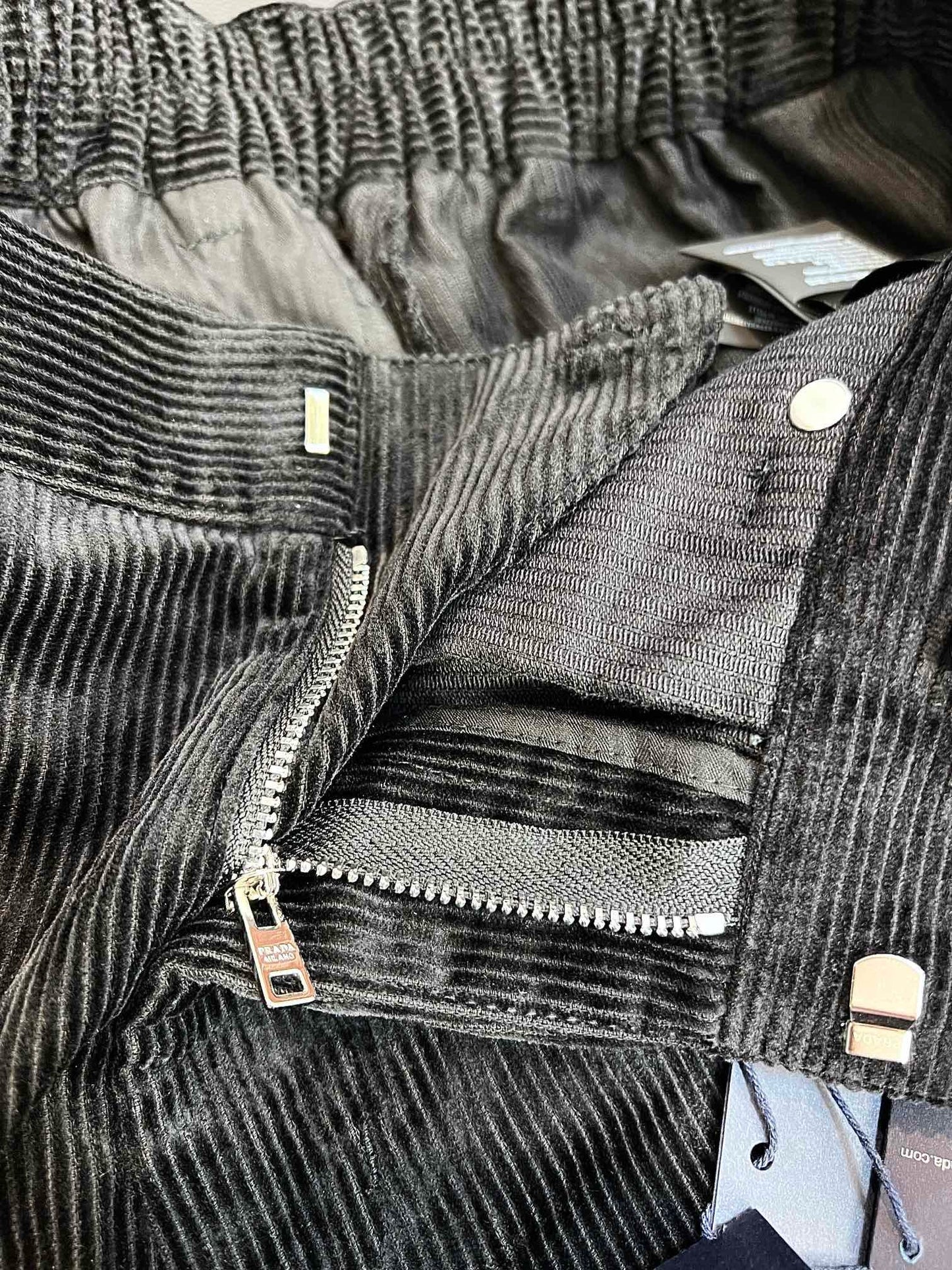 Pantalón marrón y azul