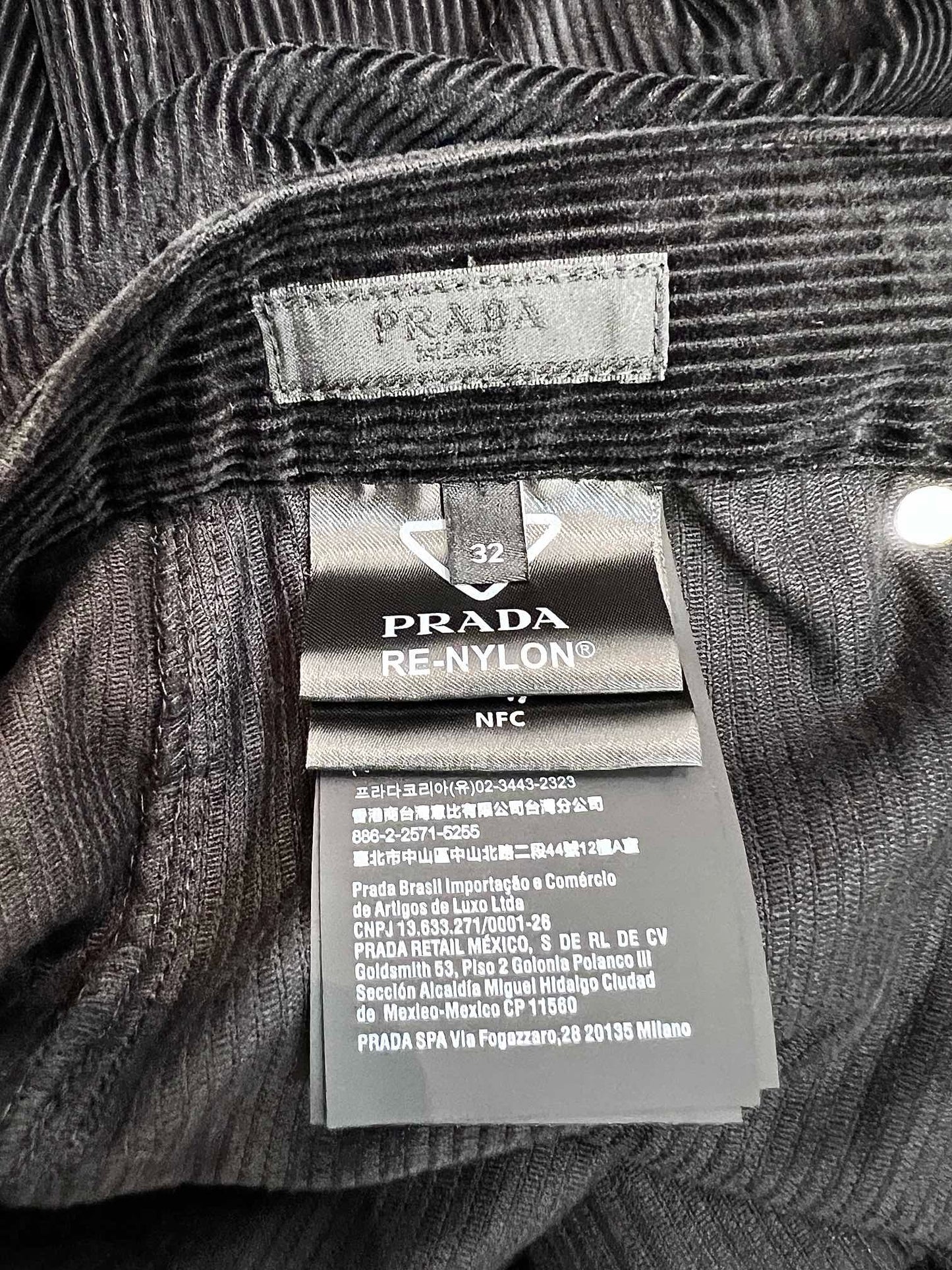 Pantalón marrón y azul