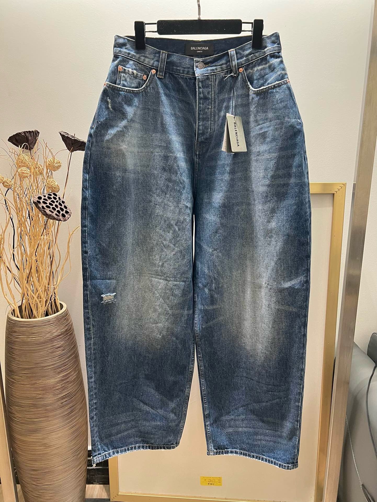 Pantalón azul oscuro y gris oscuro