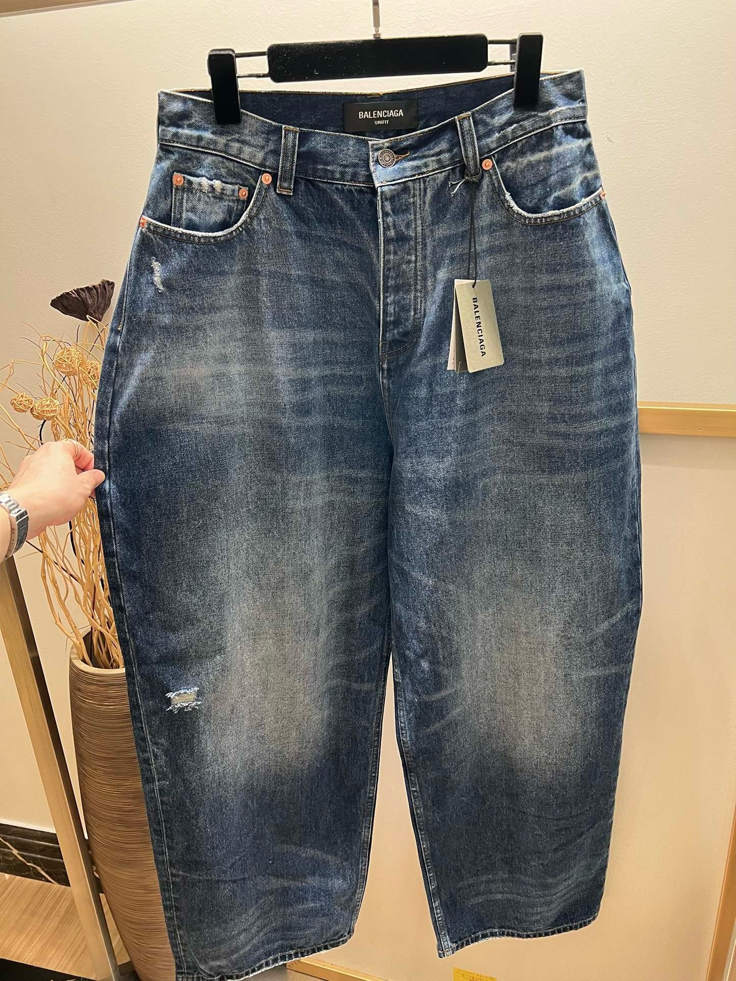 Pantalón azul oscuro y gris oscuro
