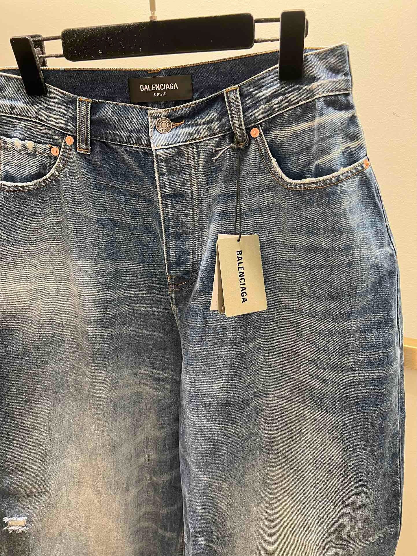 Pantalón azul oscuro y gris oscuro