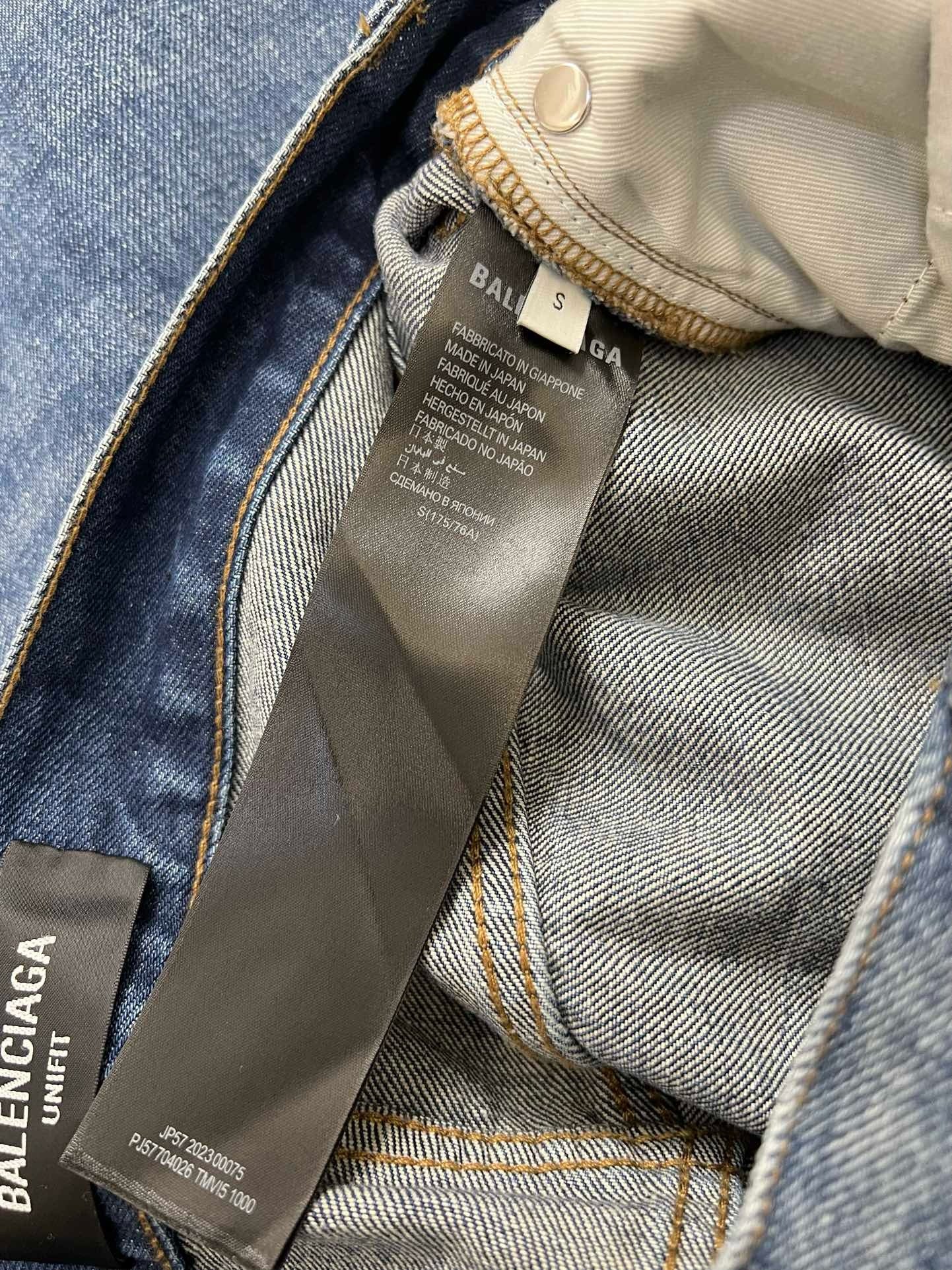 Pantalón azul oscuro y gris oscuro