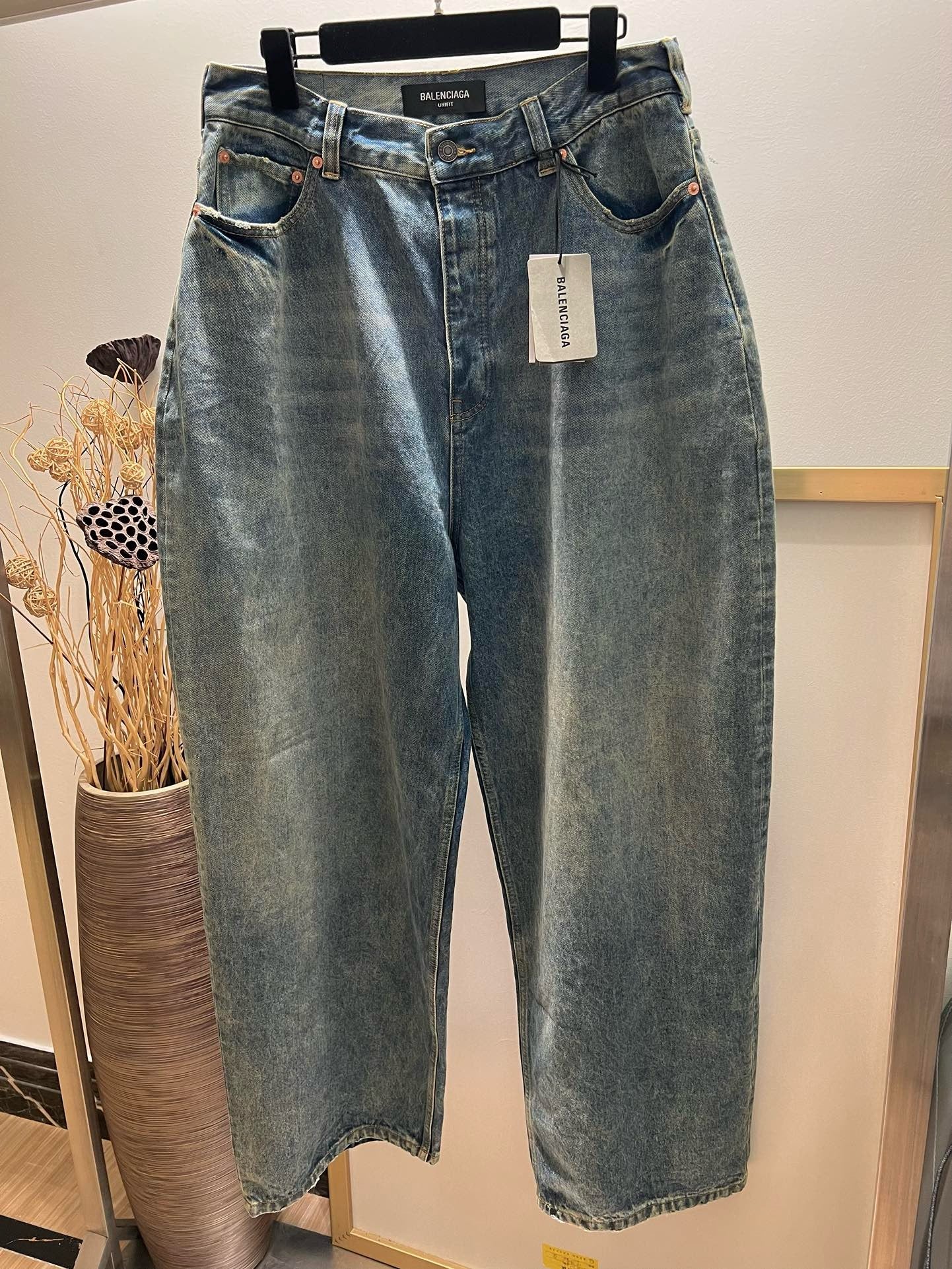 Pantalón azul oscuro y gris oscuro