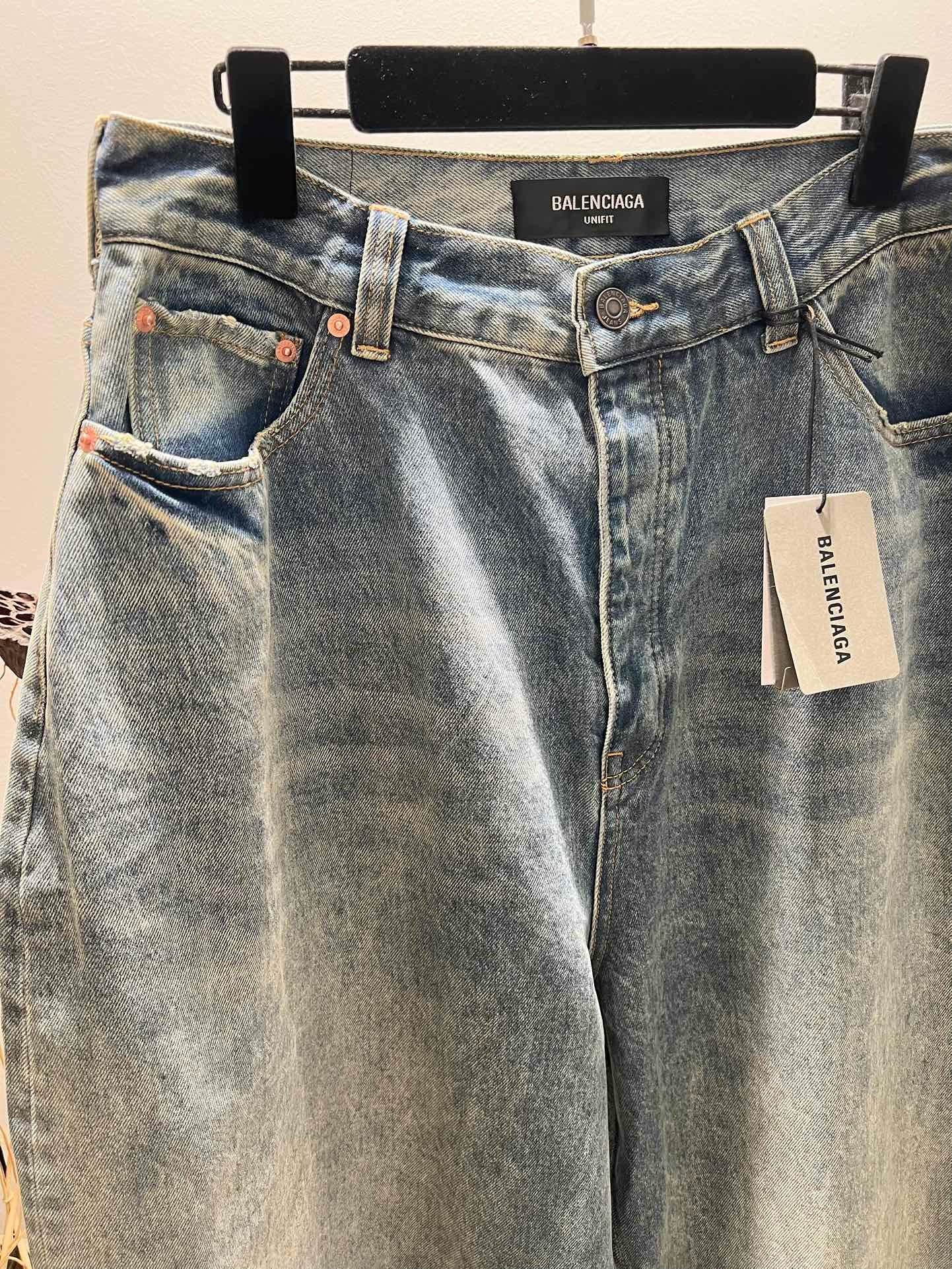 Pantalón azul oscuro y gris oscuro