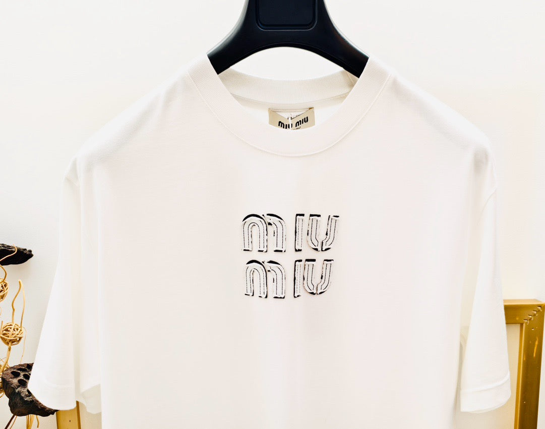 Camiseta en blanco y negro