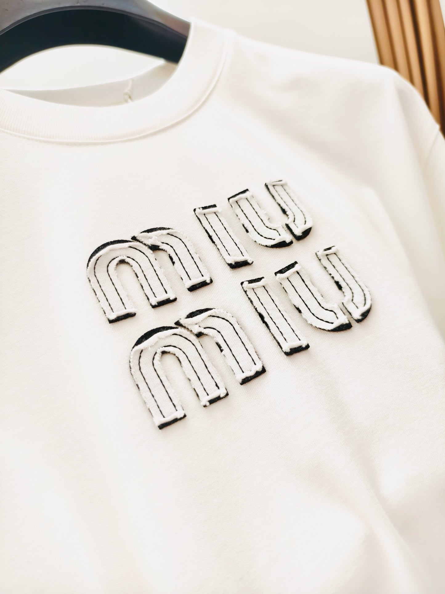 Camiseta en blanco y negro