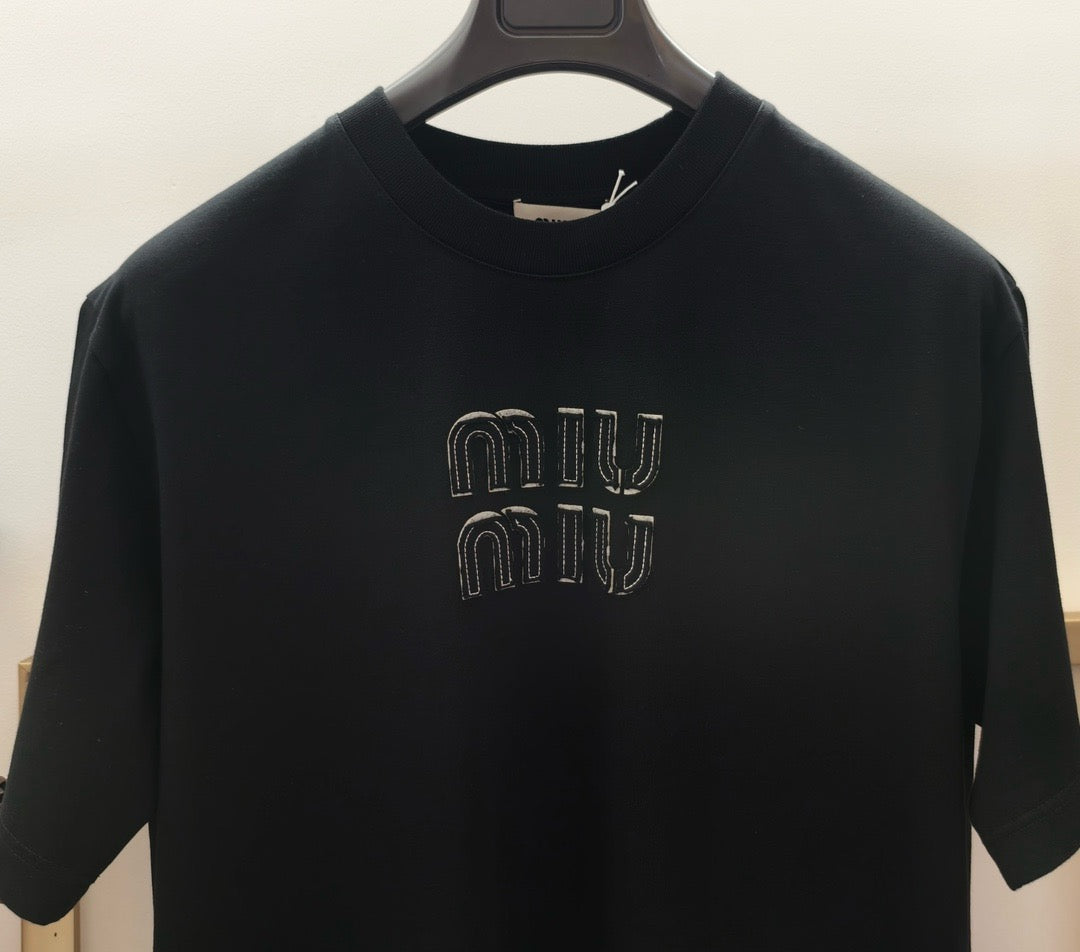 Camiseta en blanco y negro