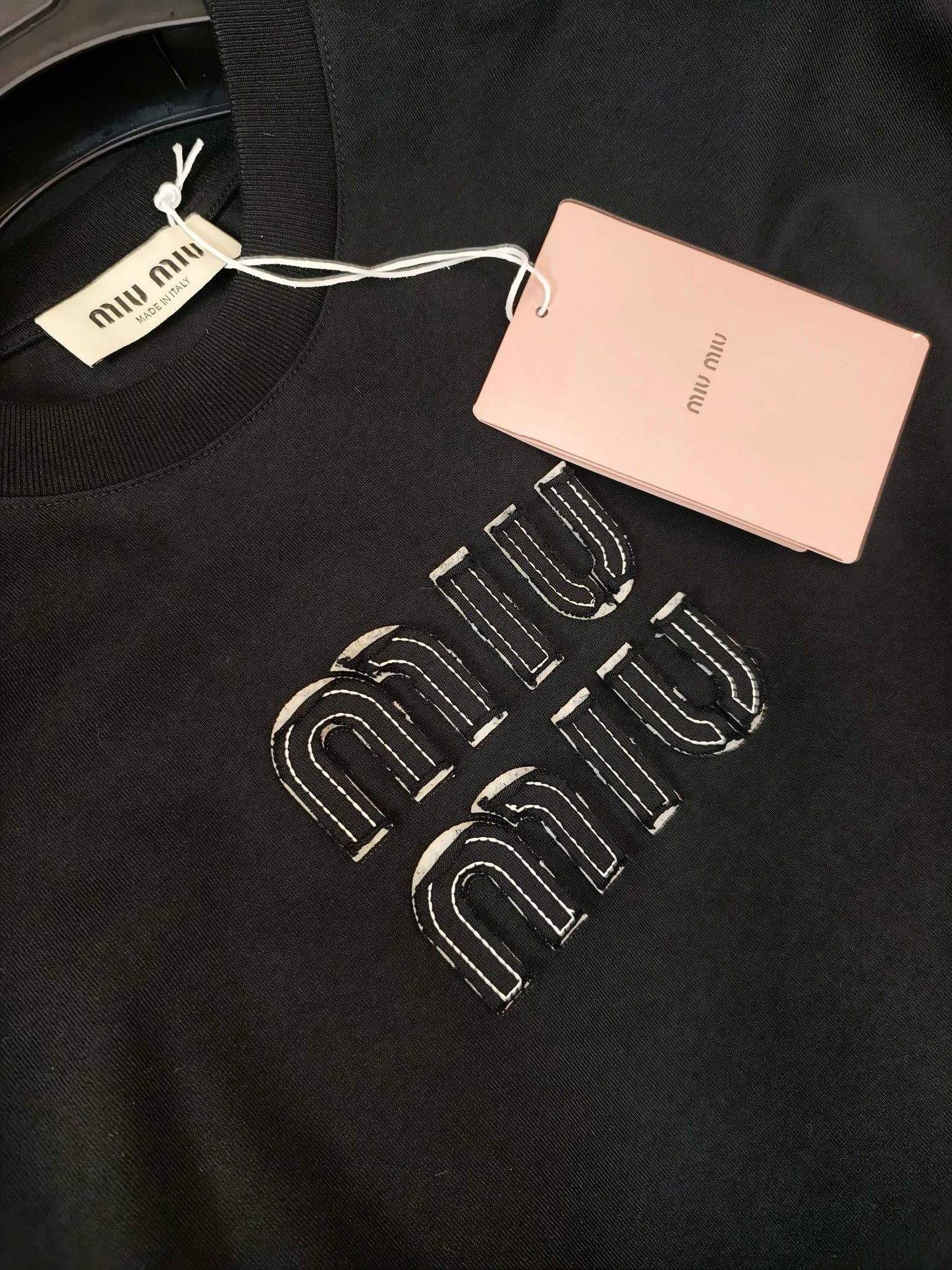 Camiseta en blanco y negro