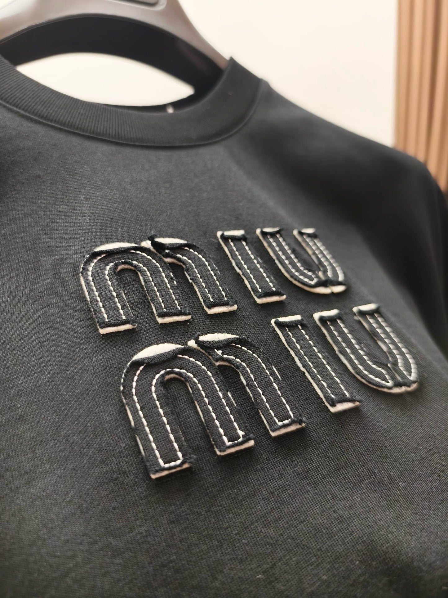 Camiseta en blanco y negro