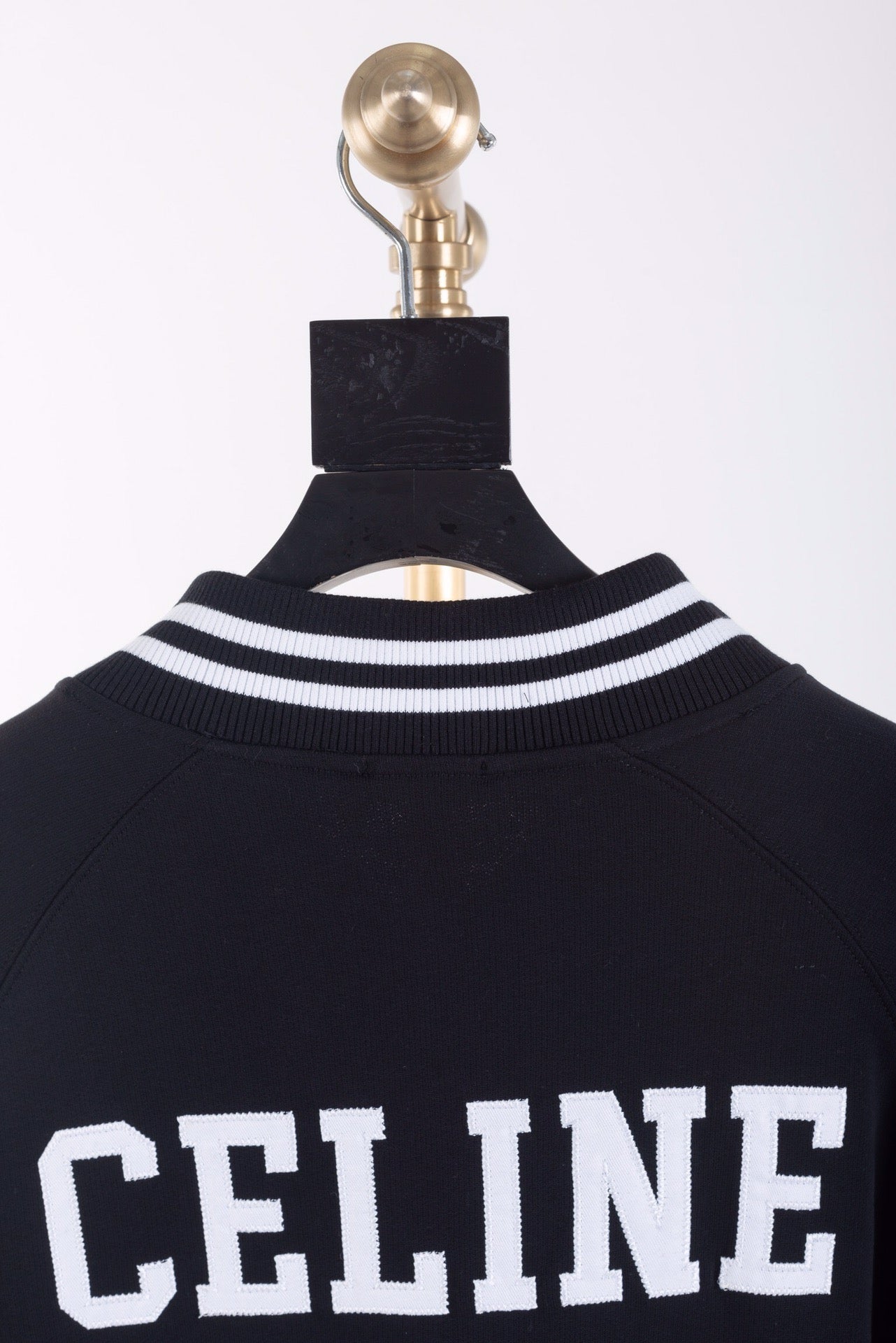 Chaqueta blanca y negra