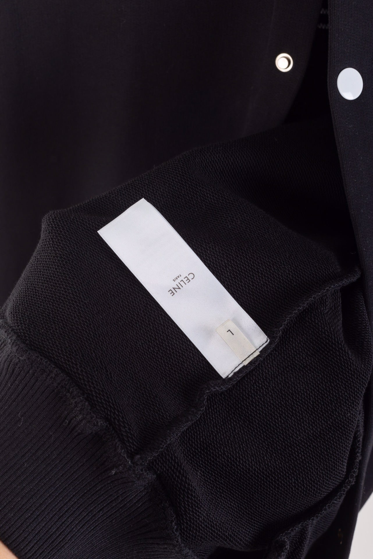 Chaqueta blanca y negra