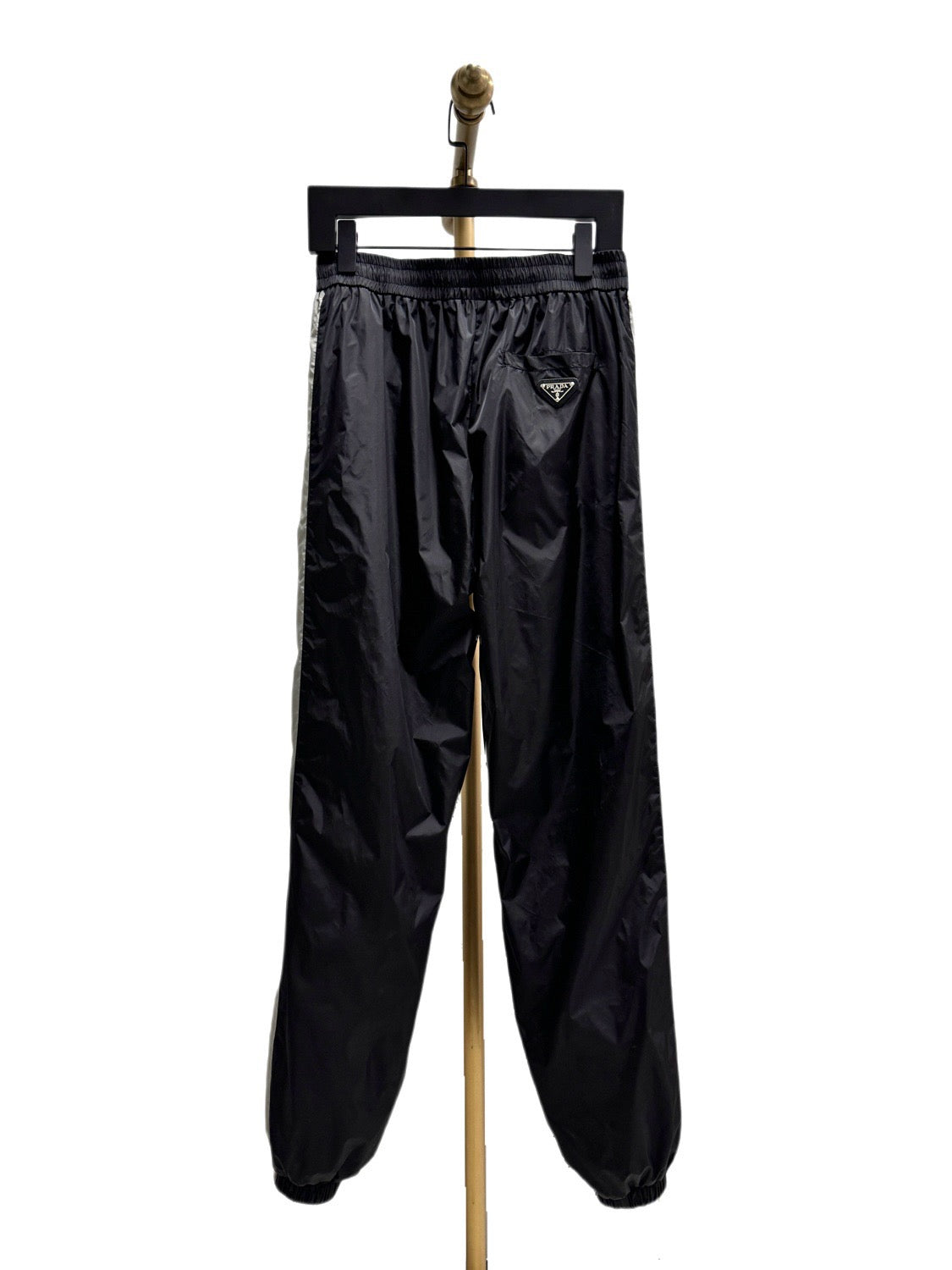 Pantalón negro gris