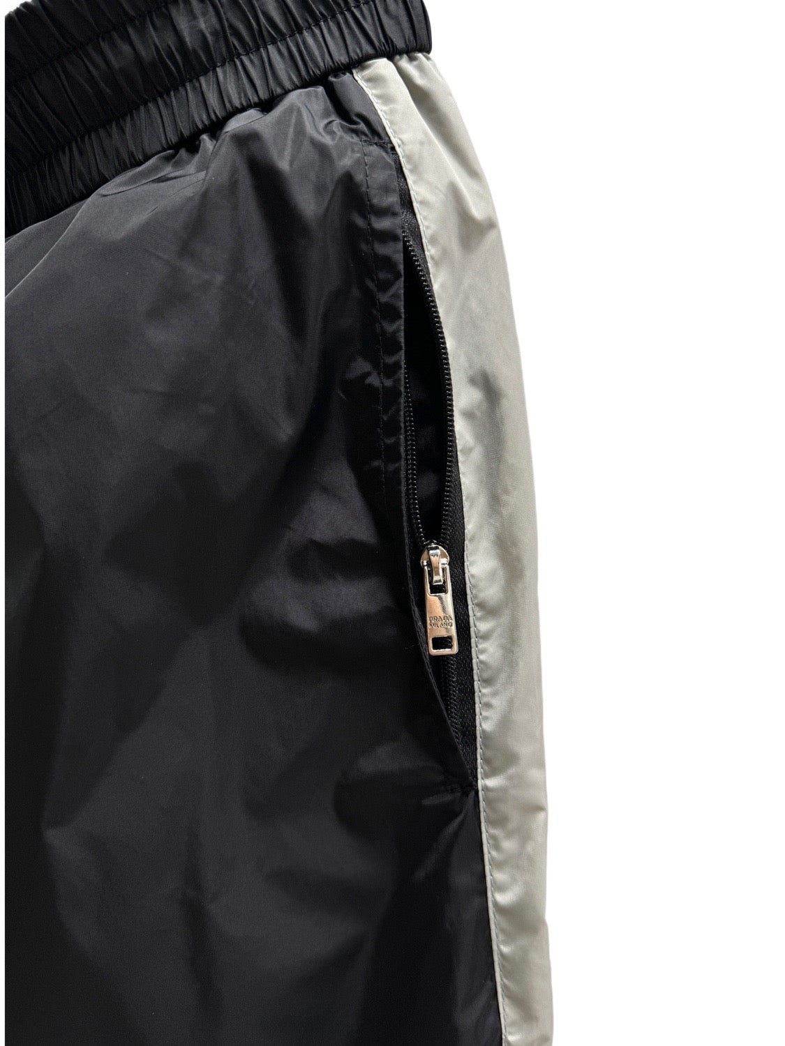 Pantalón negro gris