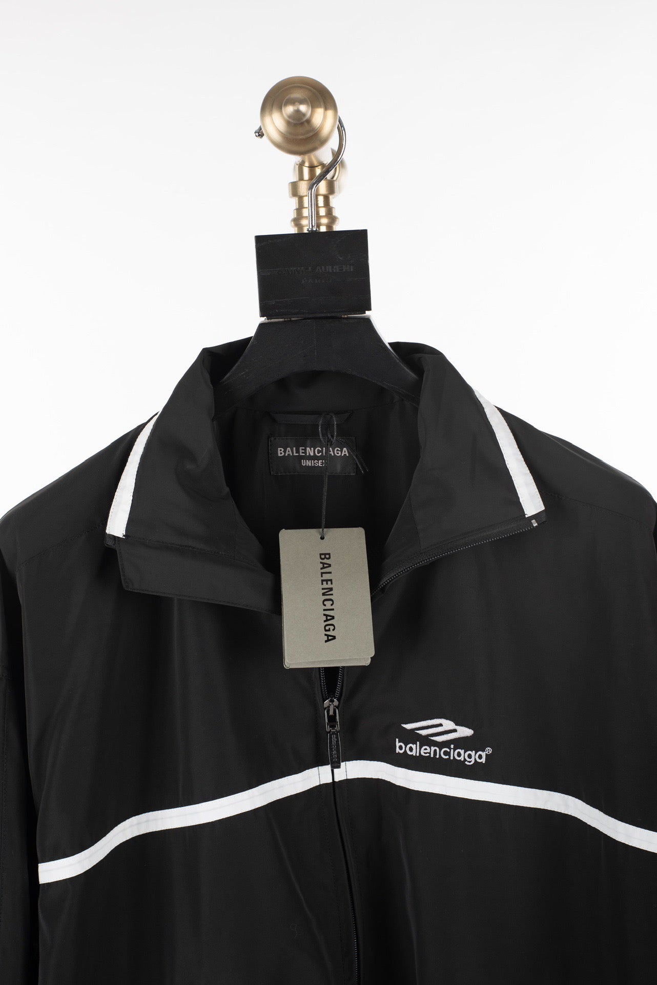Chaqueta blanca y negra