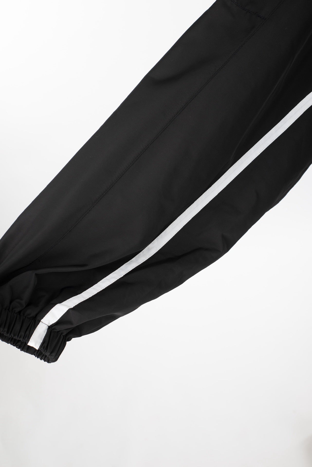 Chaqueta blanca y negra