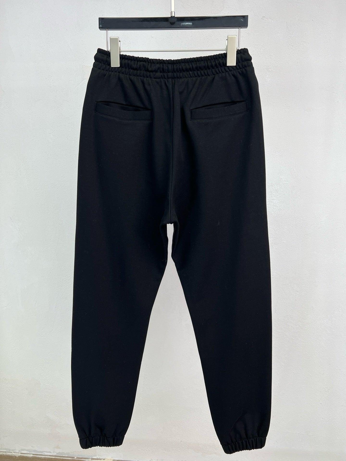 Schwarze Hosen