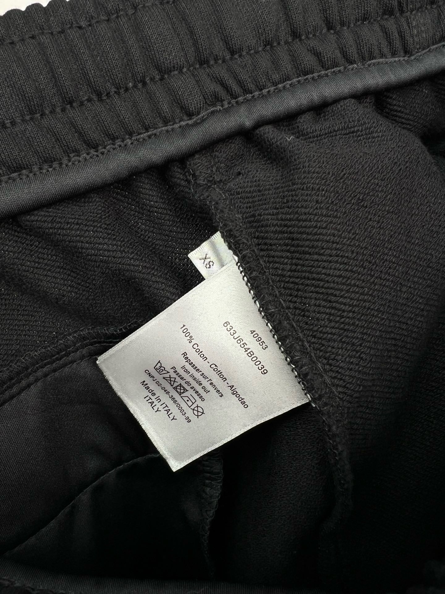 Schwarze Hosen