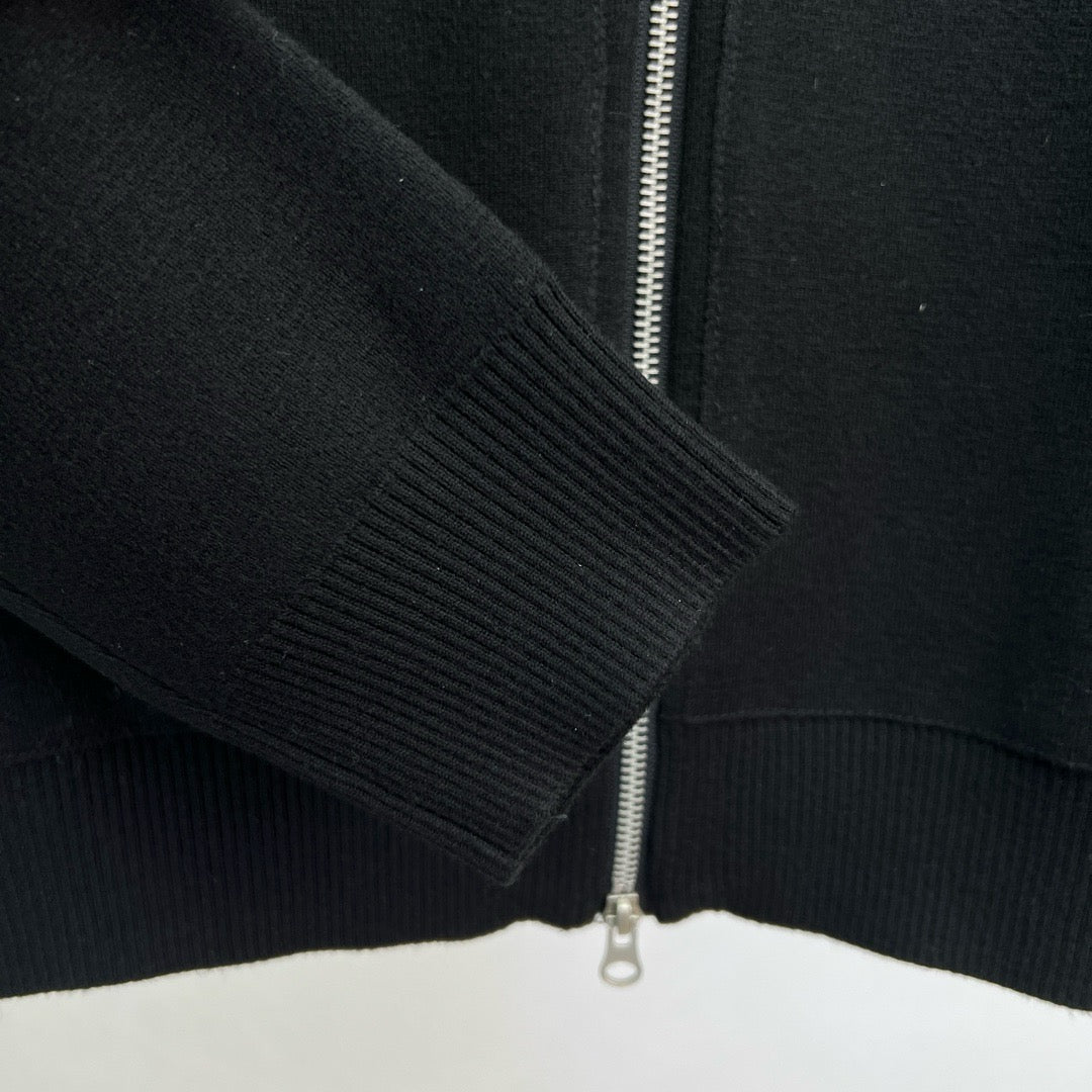 Chaqueta marrón y negra