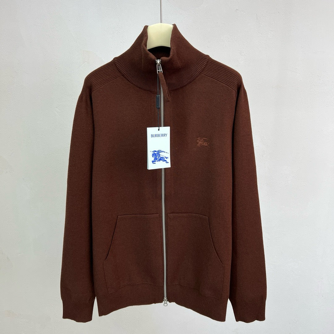 Chaqueta marrón y negra