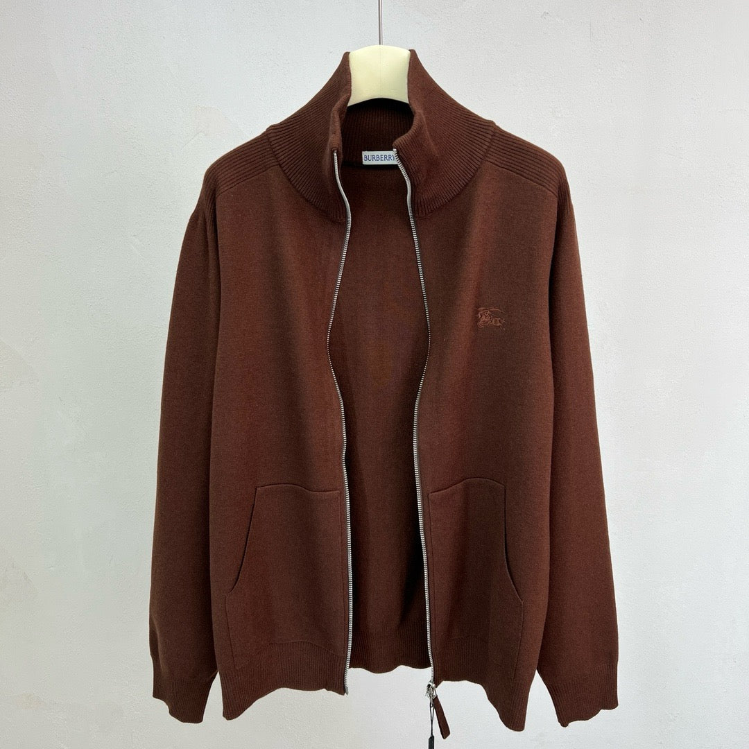 Chaqueta marrón y negra
