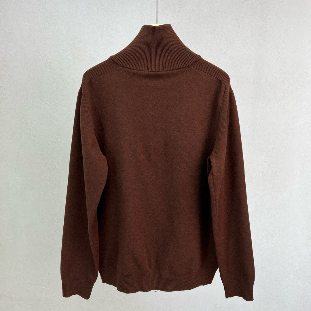 Chaqueta marrón y negra