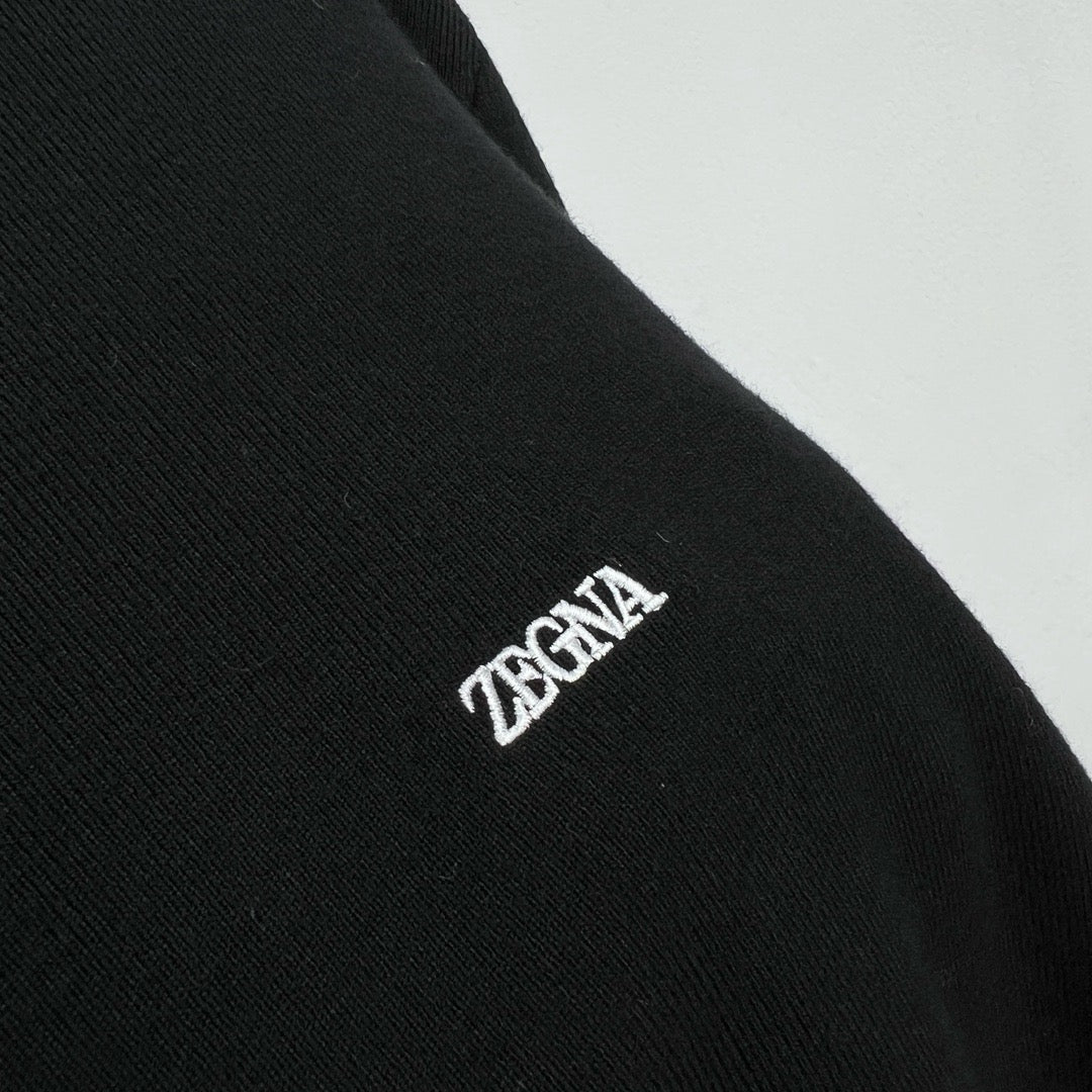 Jersey negro, gris y blanco