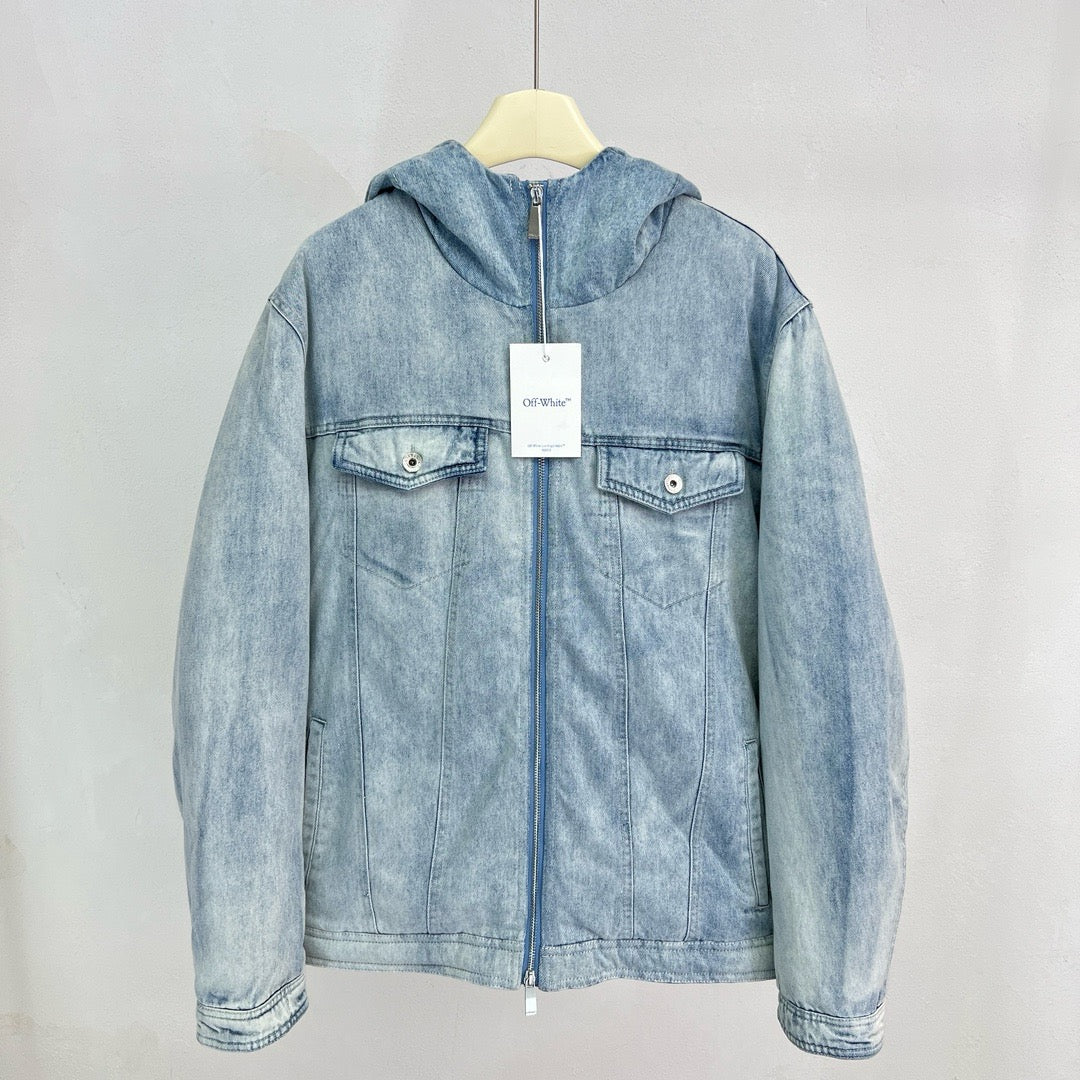 Chaqueta negra y azul