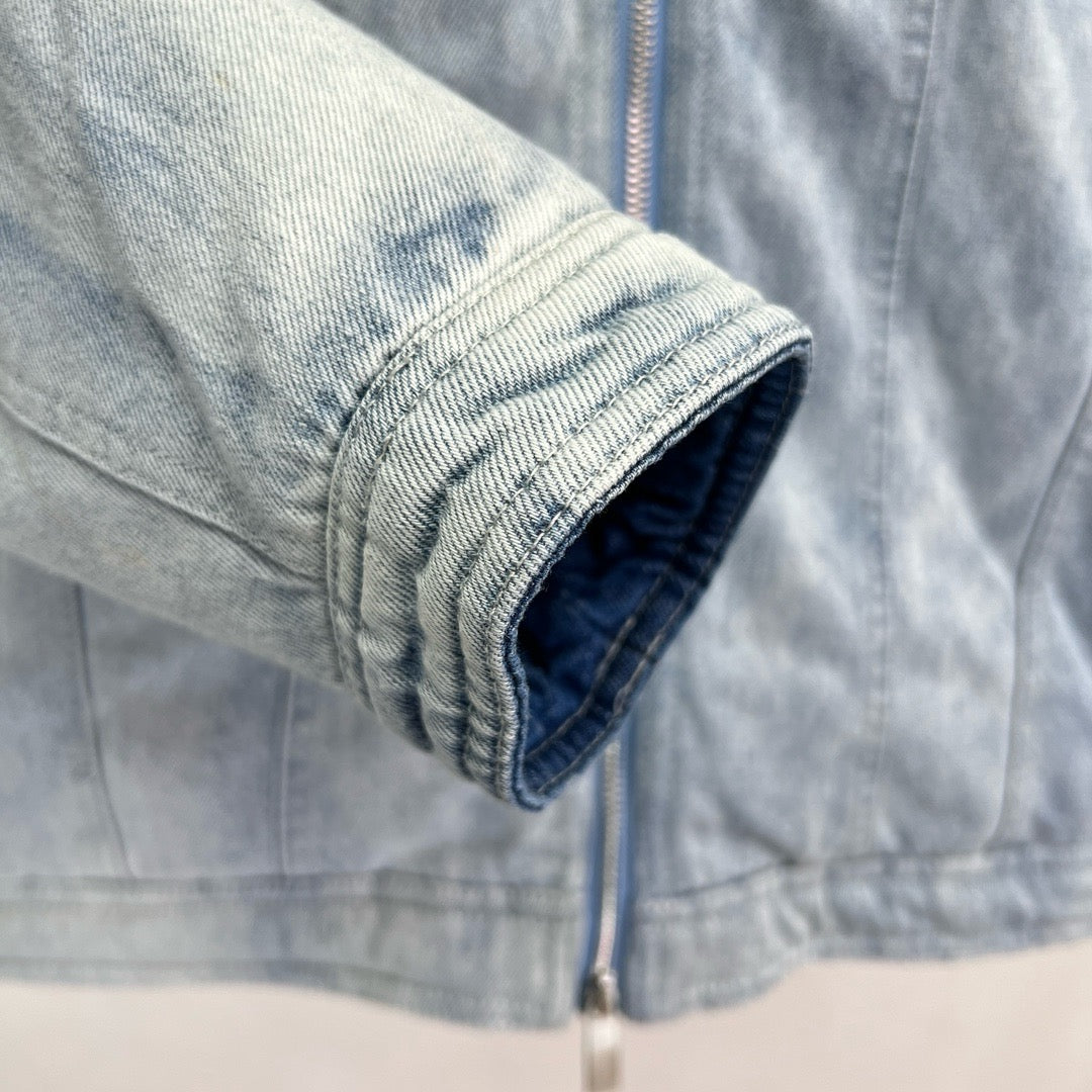 Chaqueta negra y azul
