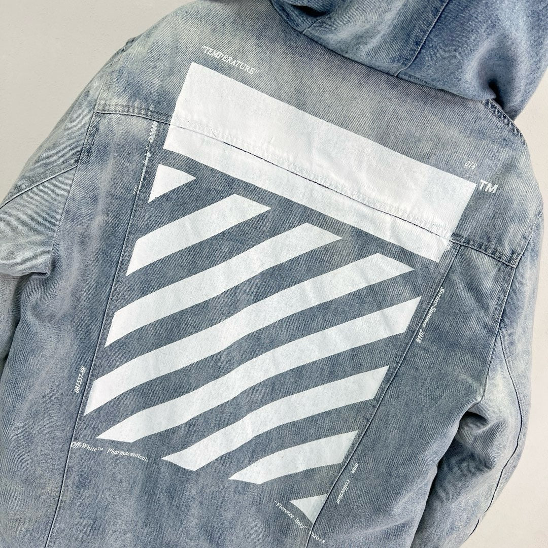 Chaqueta negra y azul