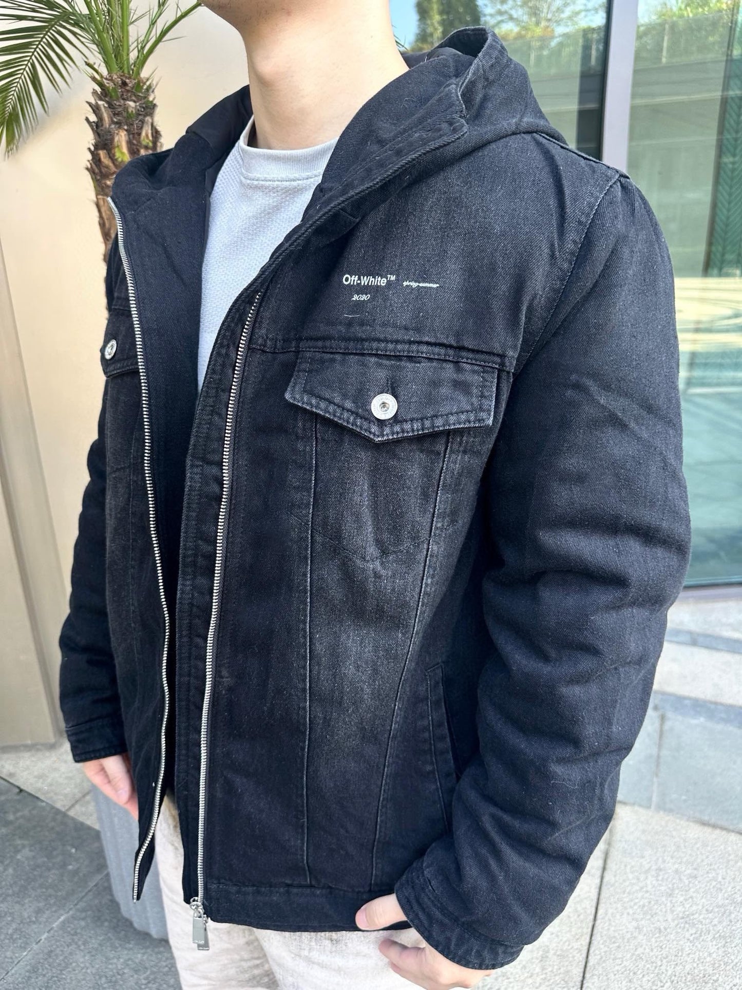 Chaqueta negra y azul