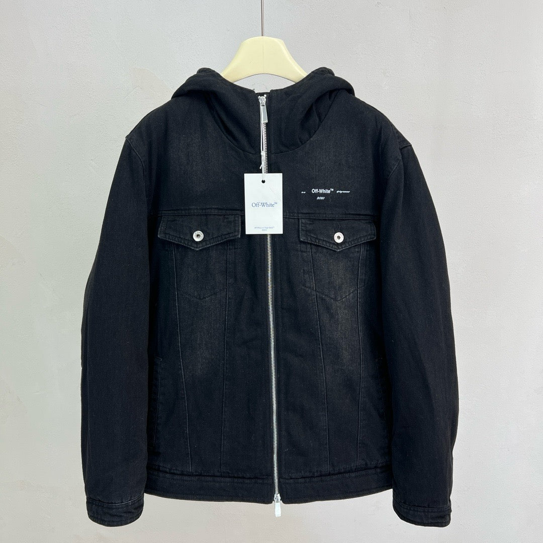 Chaqueta negra y azul