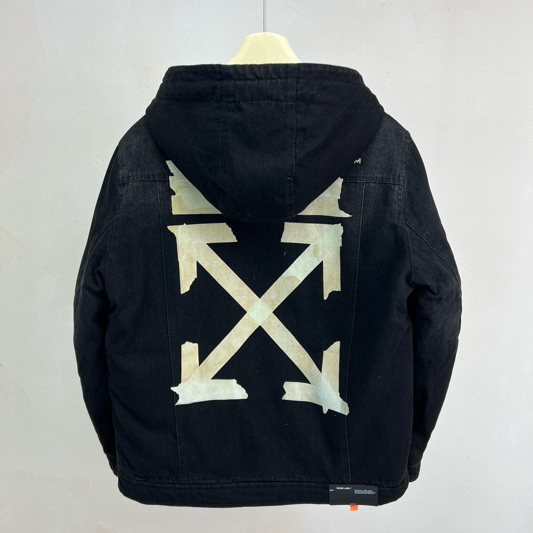 Chaqueta negra y azul