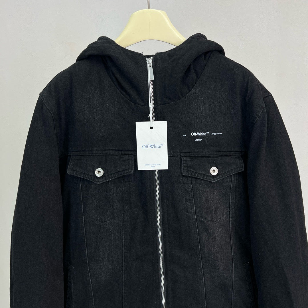 Chaqueta negra y azul
