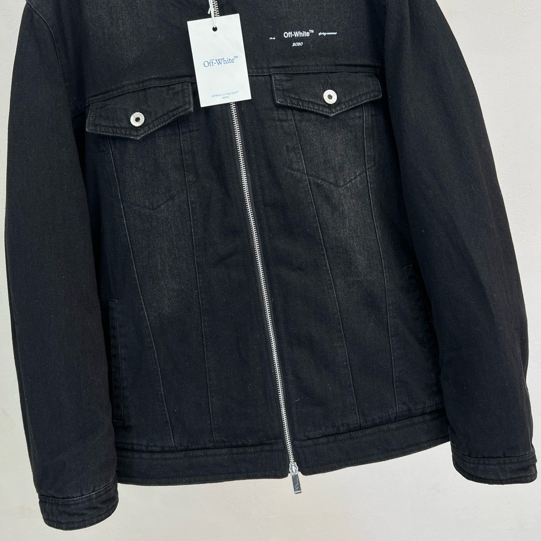 Chaqueta negra y azul