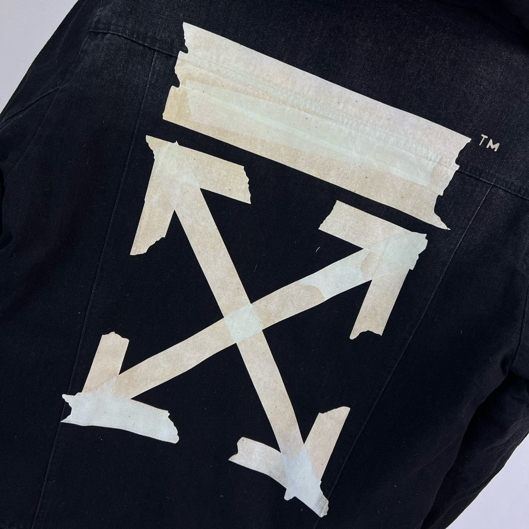 Chaqueta negra y azul