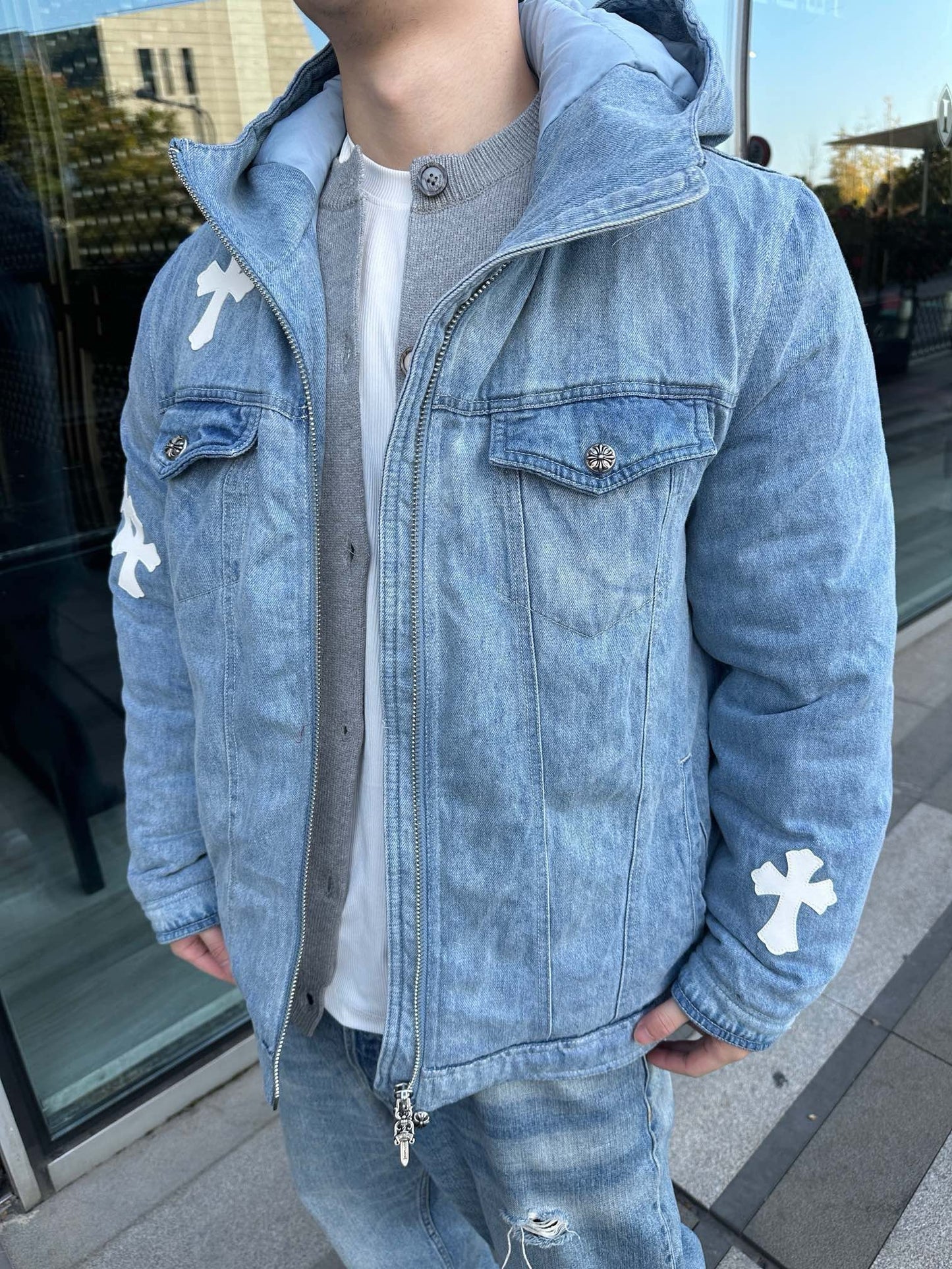 Chaqueta negra y azul