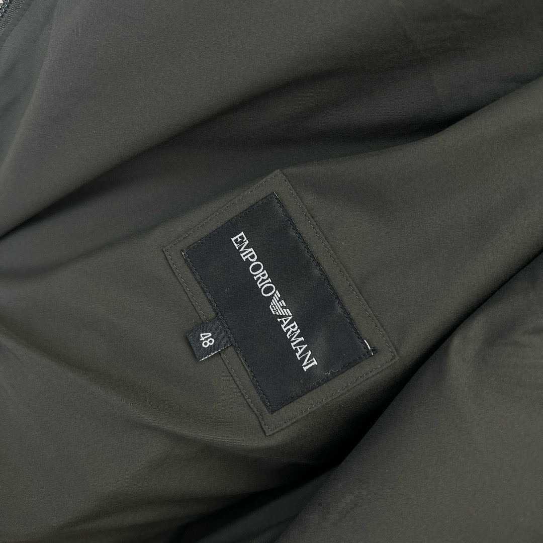 Chaqueta azul oscuro y verde