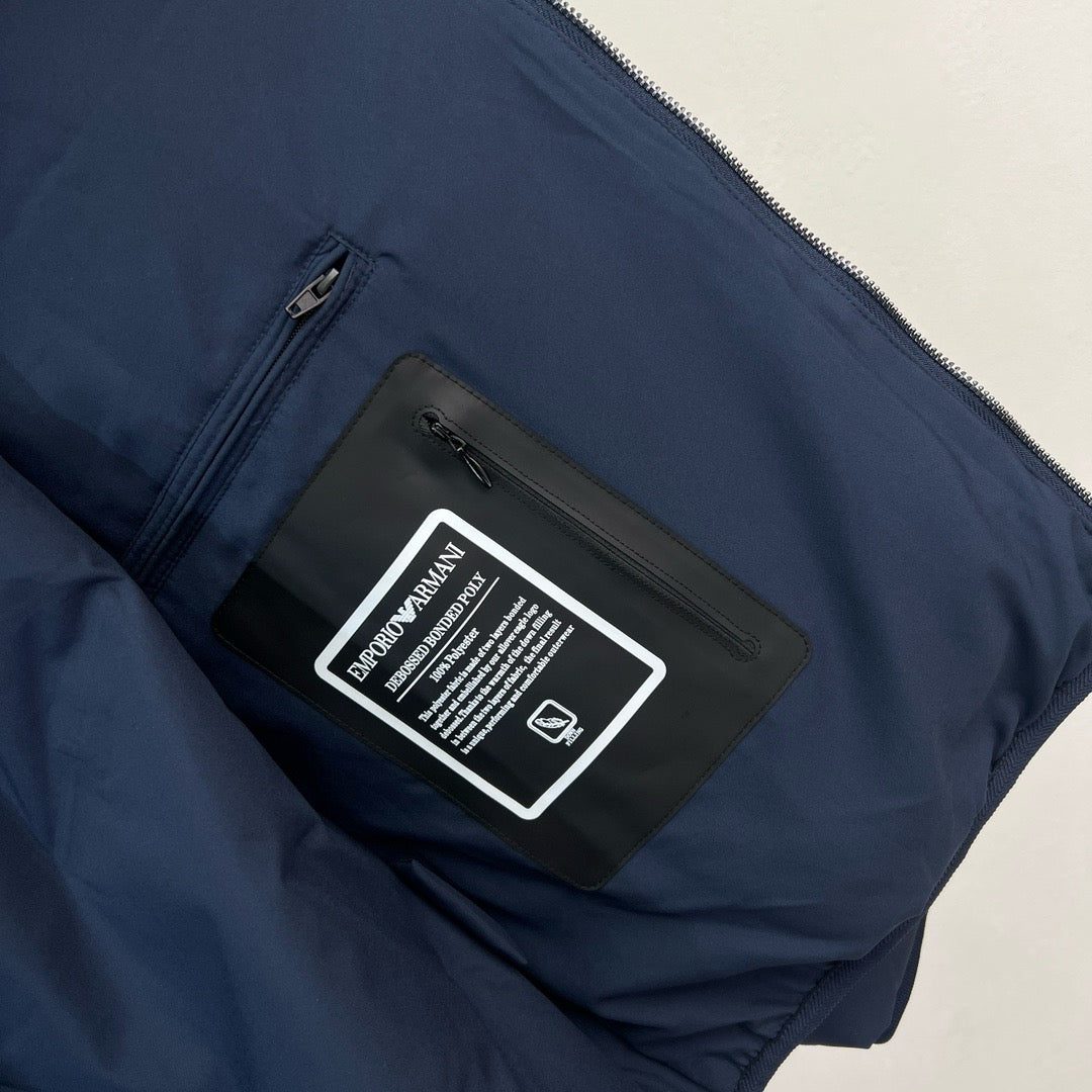 Chaqueta azul oscuro y verde