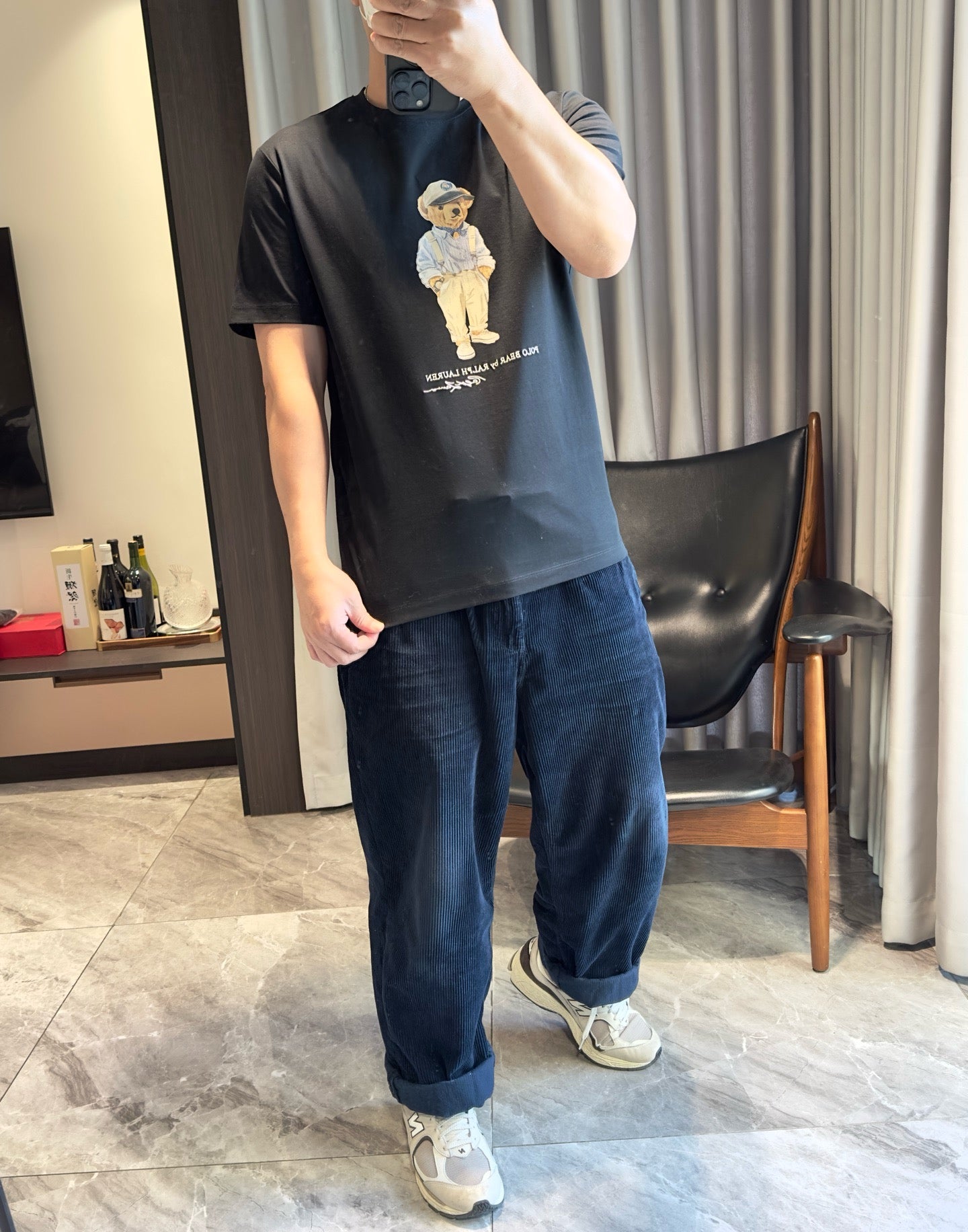 Schwarz-weißes T-Shirt