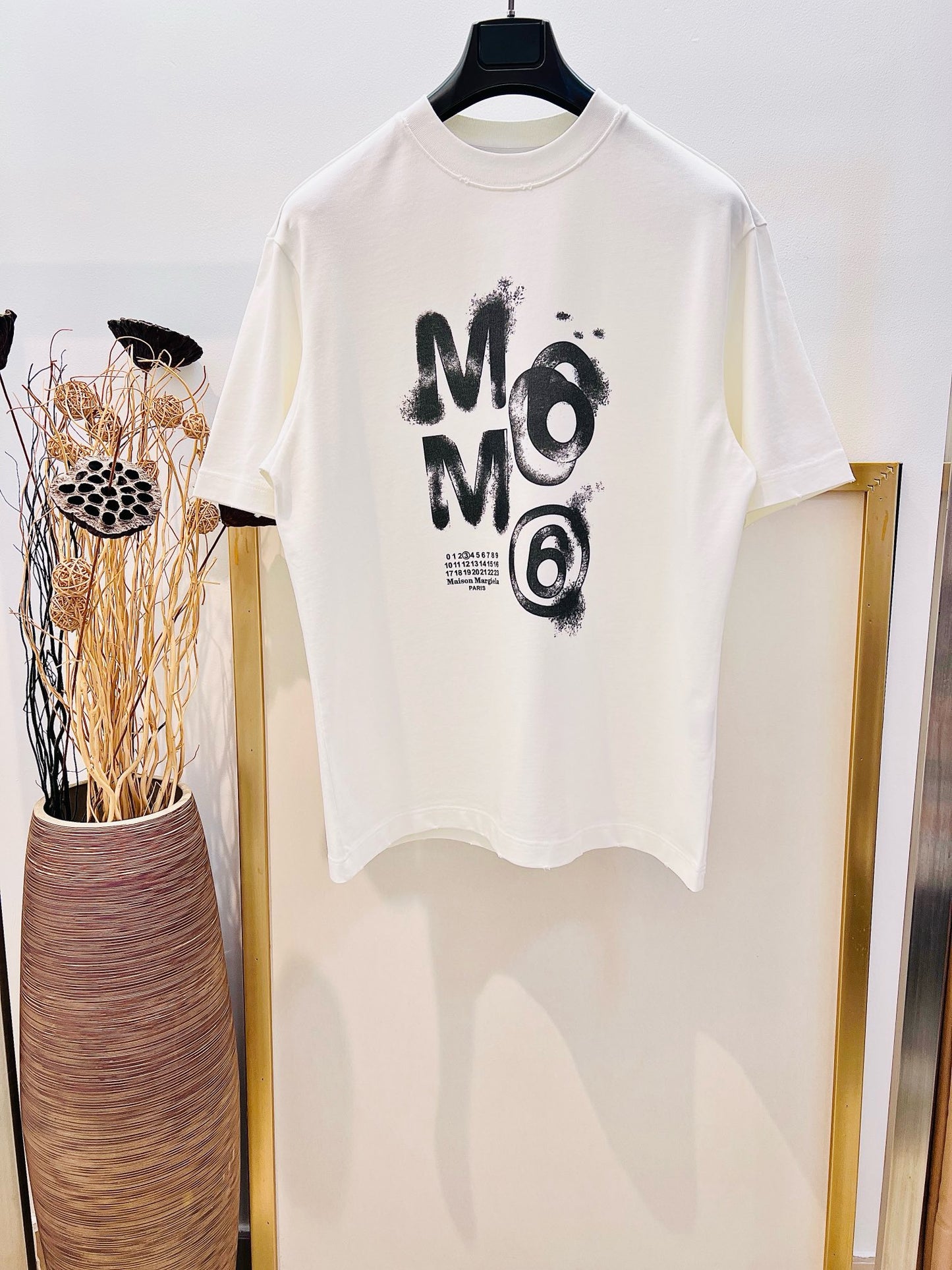Schwarz-weißes T-Shirt
