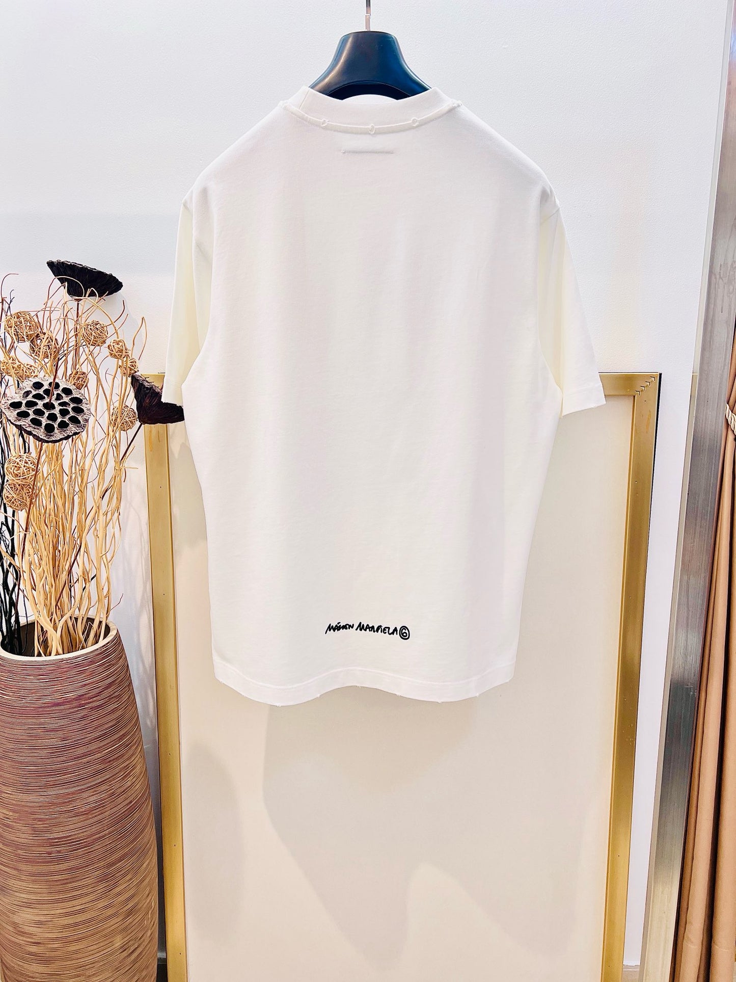 Schwarz-weißes T-Shirt