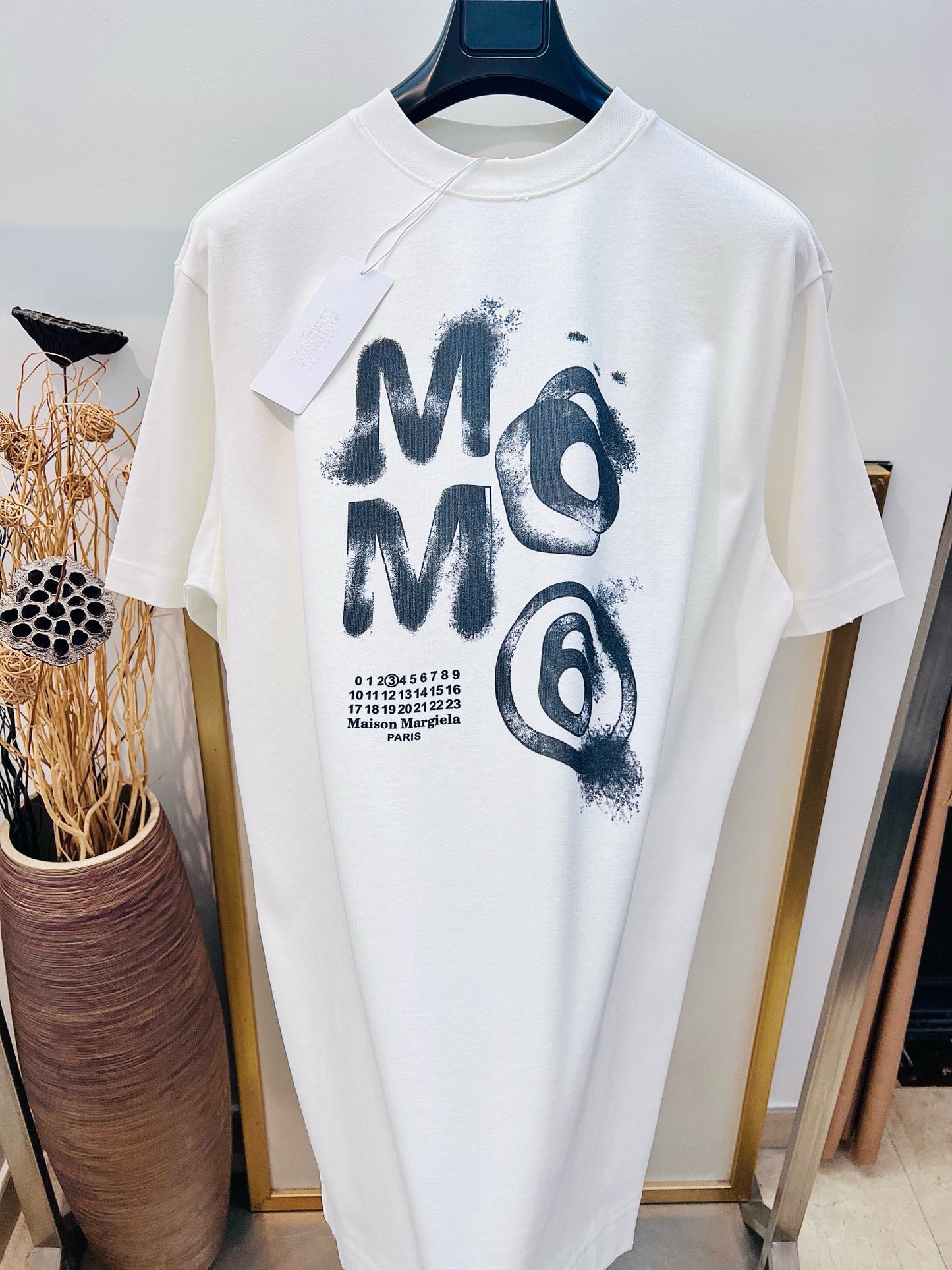 Schwarz-weißes T-Shirt