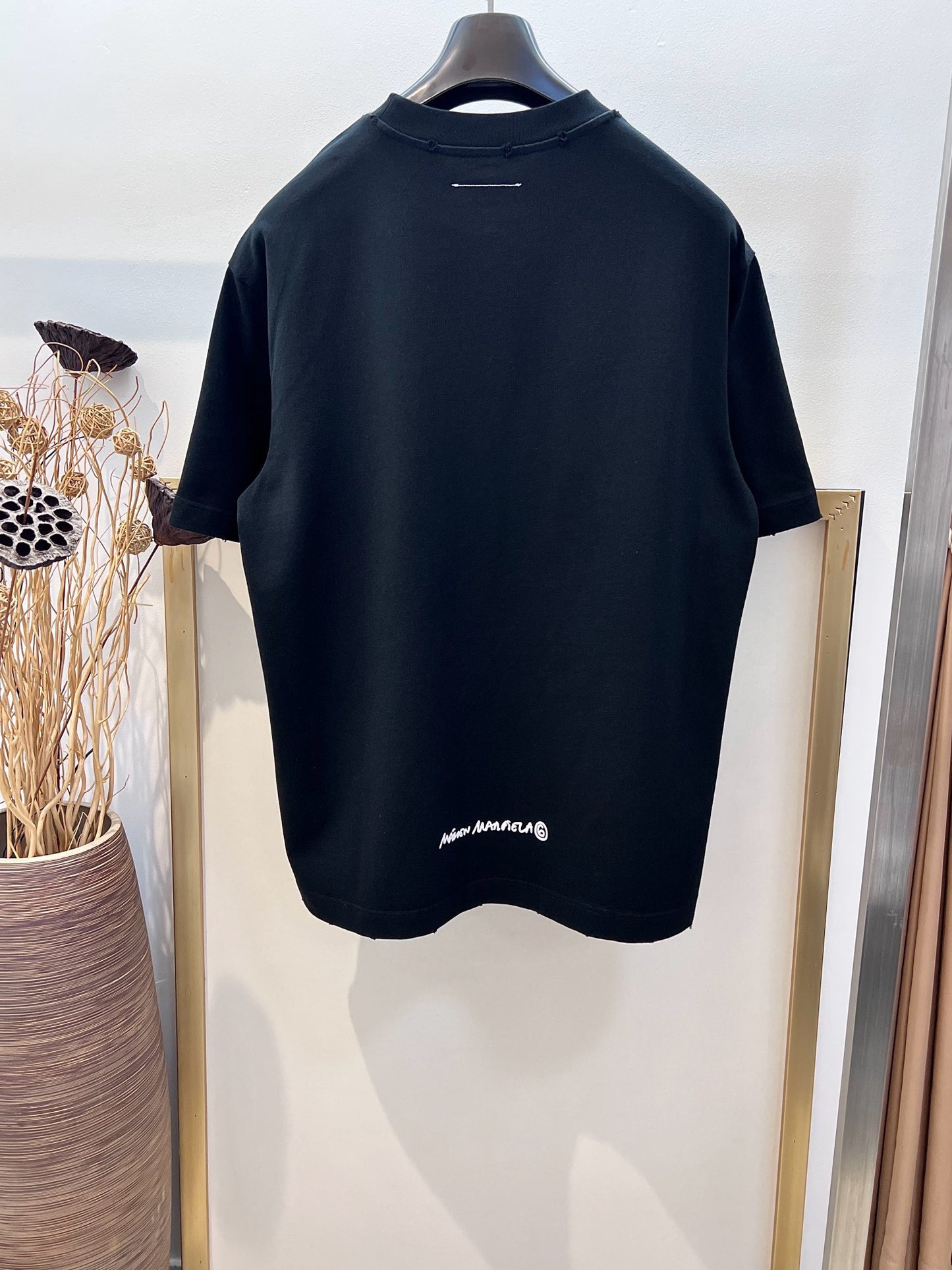 Schwarz-weißes T-Shirt