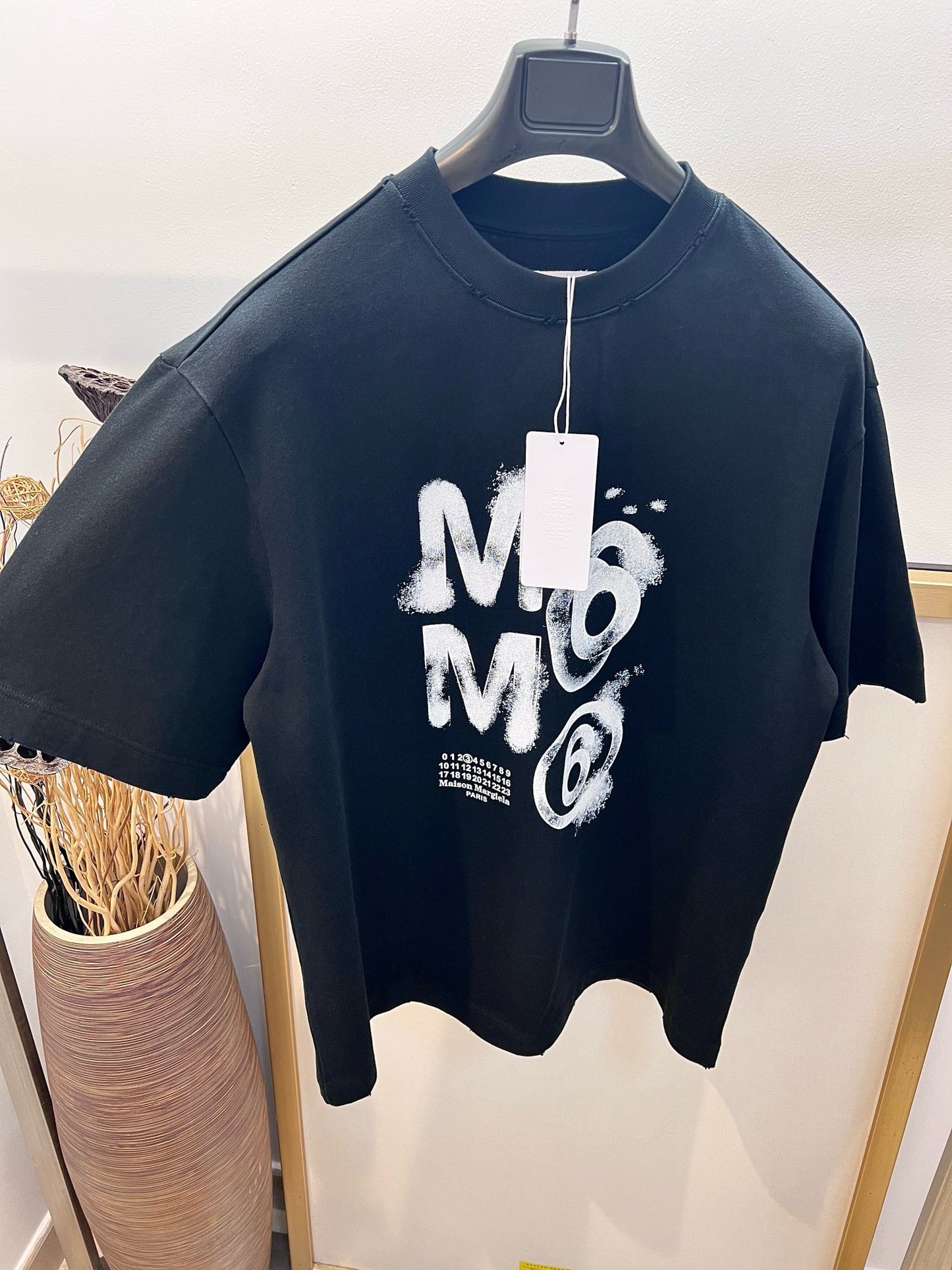 Schwarz-weißes T-Shirt