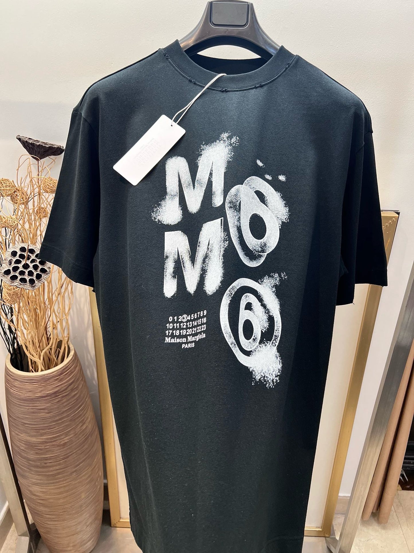 Schwarz-weißes T-Shirt